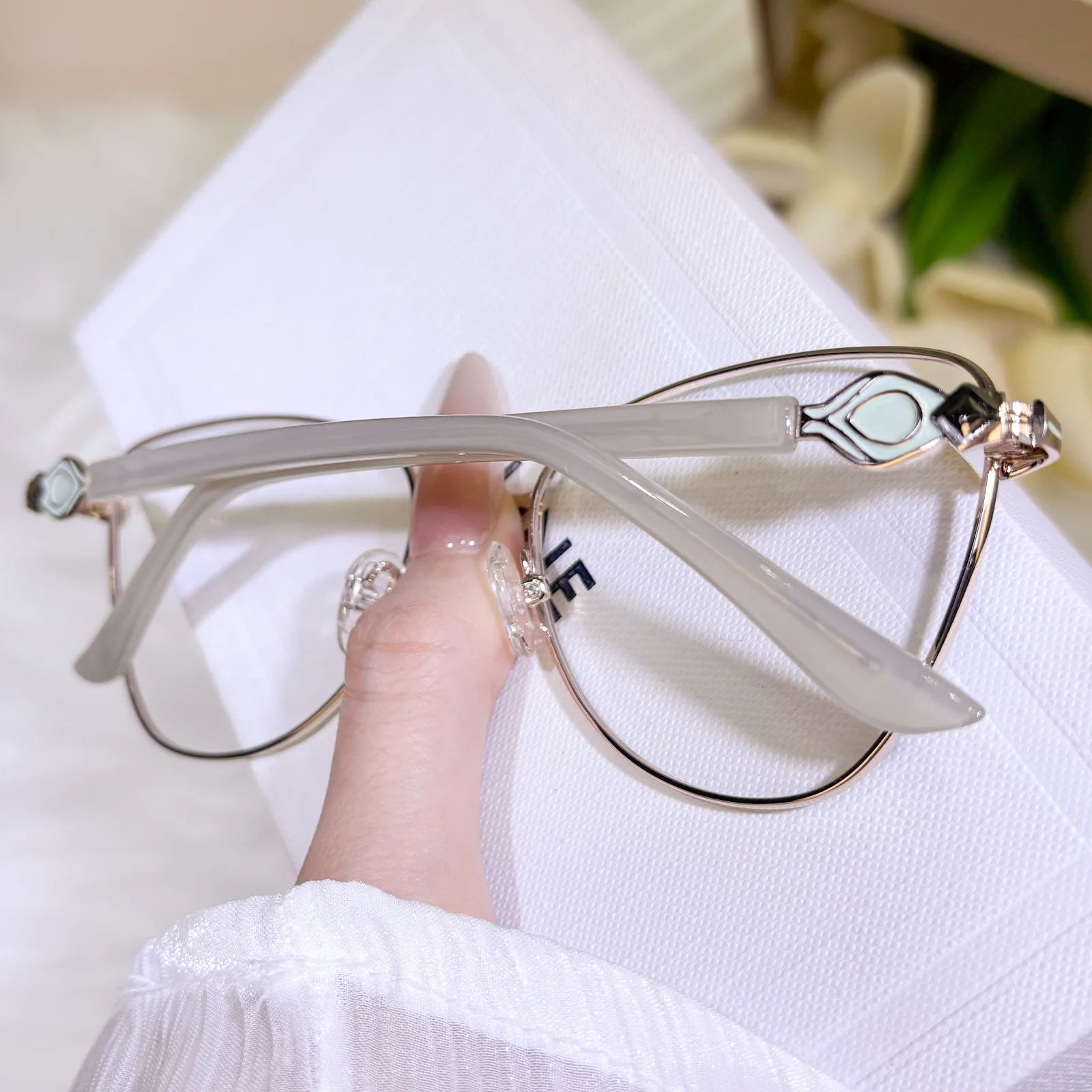 Alondra Eyeglasses - Image 12