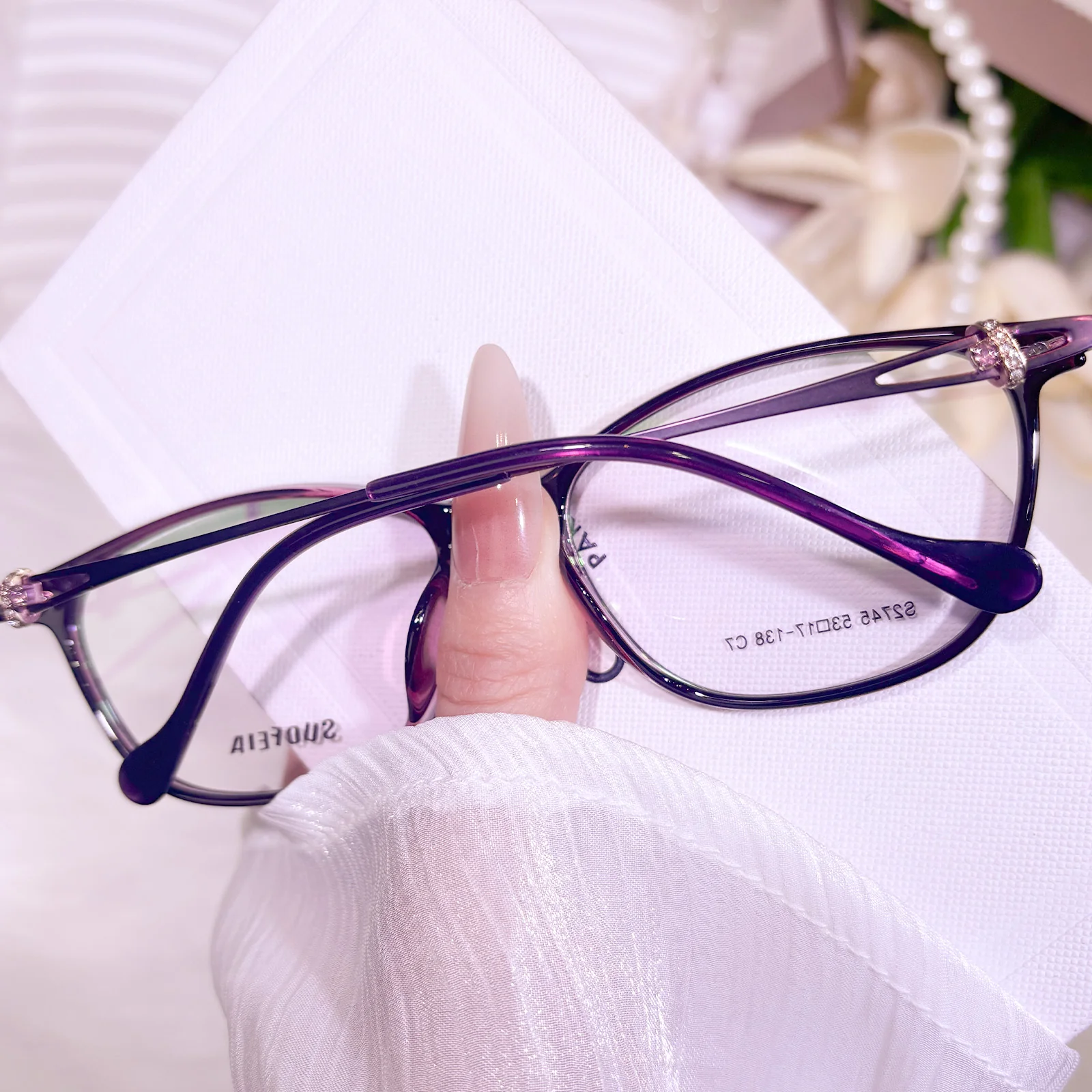 Ava Eyeglasses - Image 12