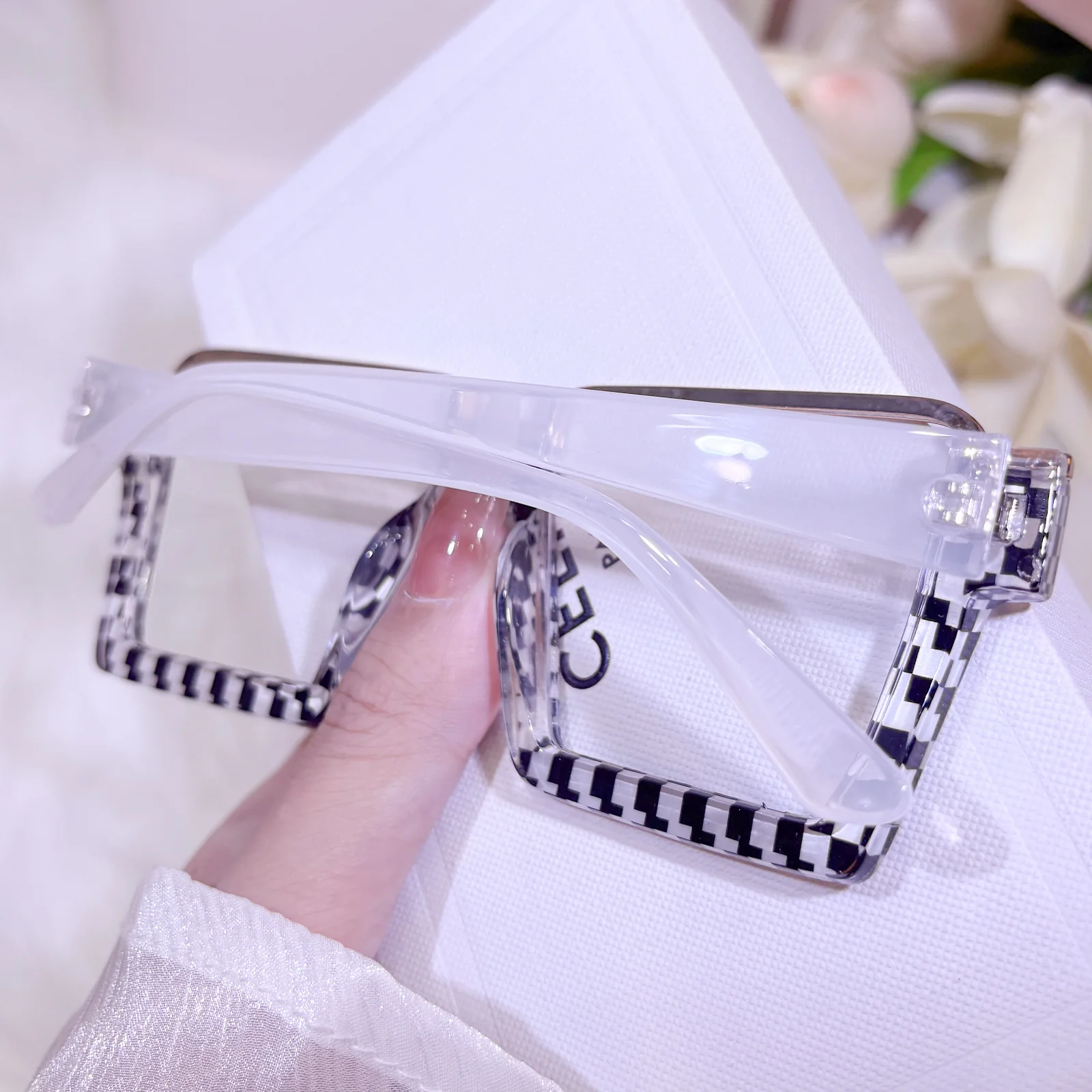 Avenne Eyeglasses - Image 5