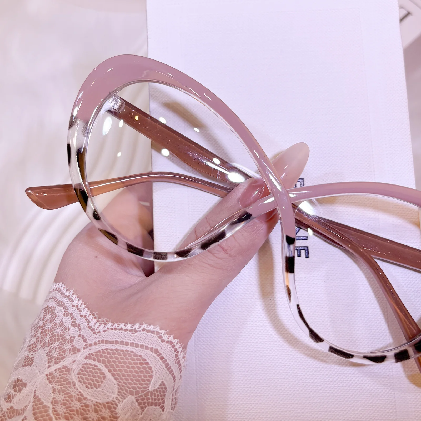 Dama Eyeglasses - Image 2
