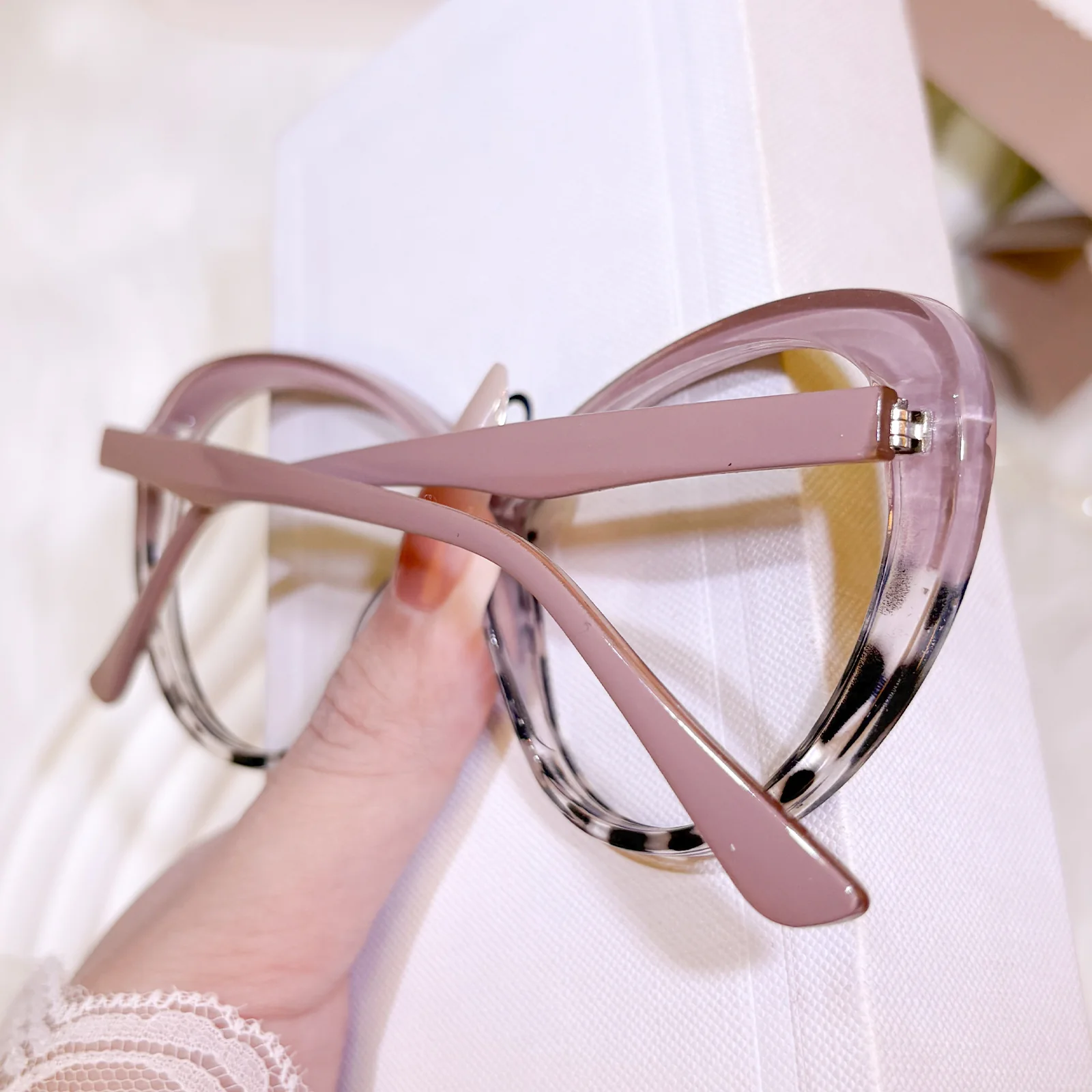 Dama Eyeglasses - Image 4