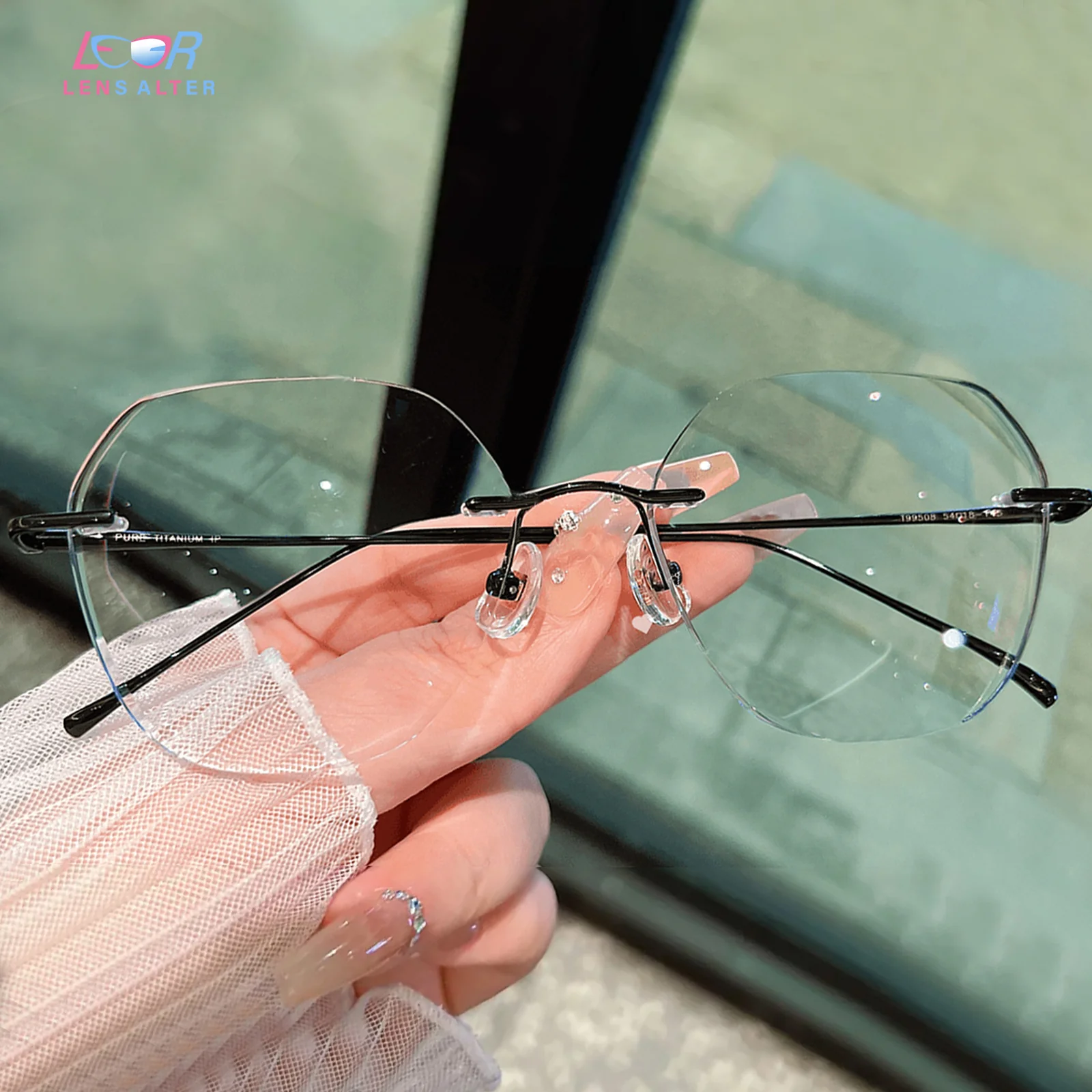 Della Eyeglasses - Image 3