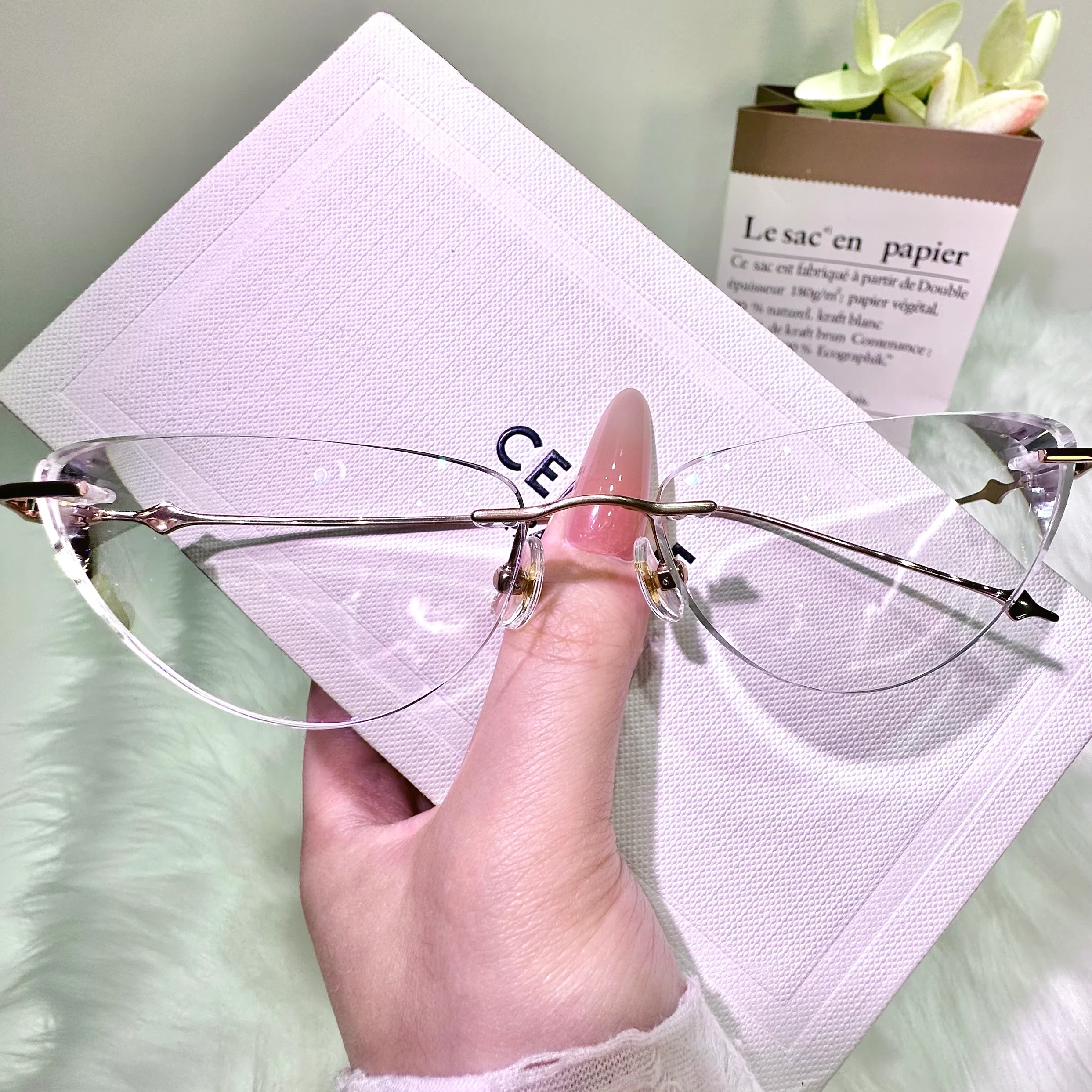 Diva Eyeglasses - Image 17