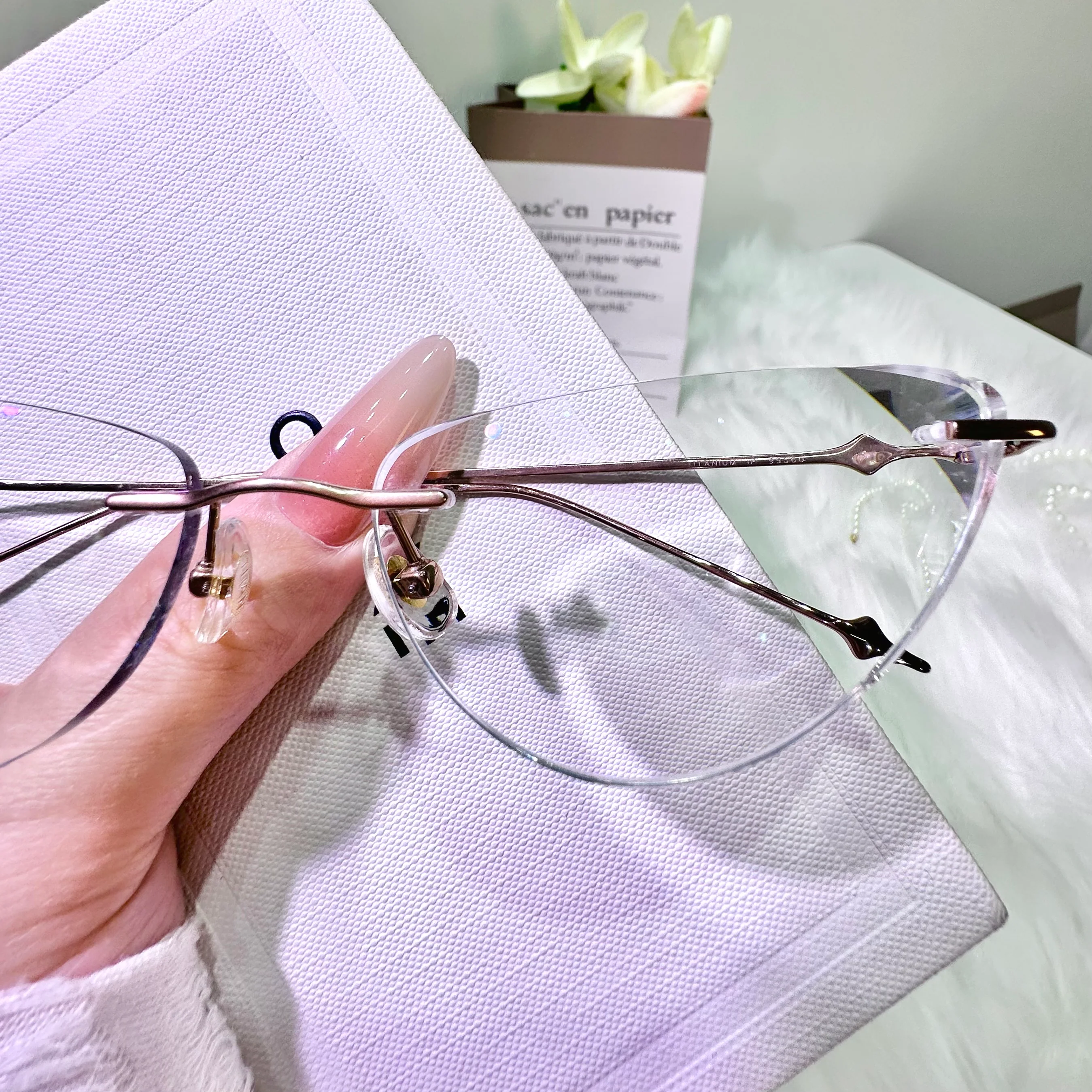 Diva Eyeglasses - Image 18