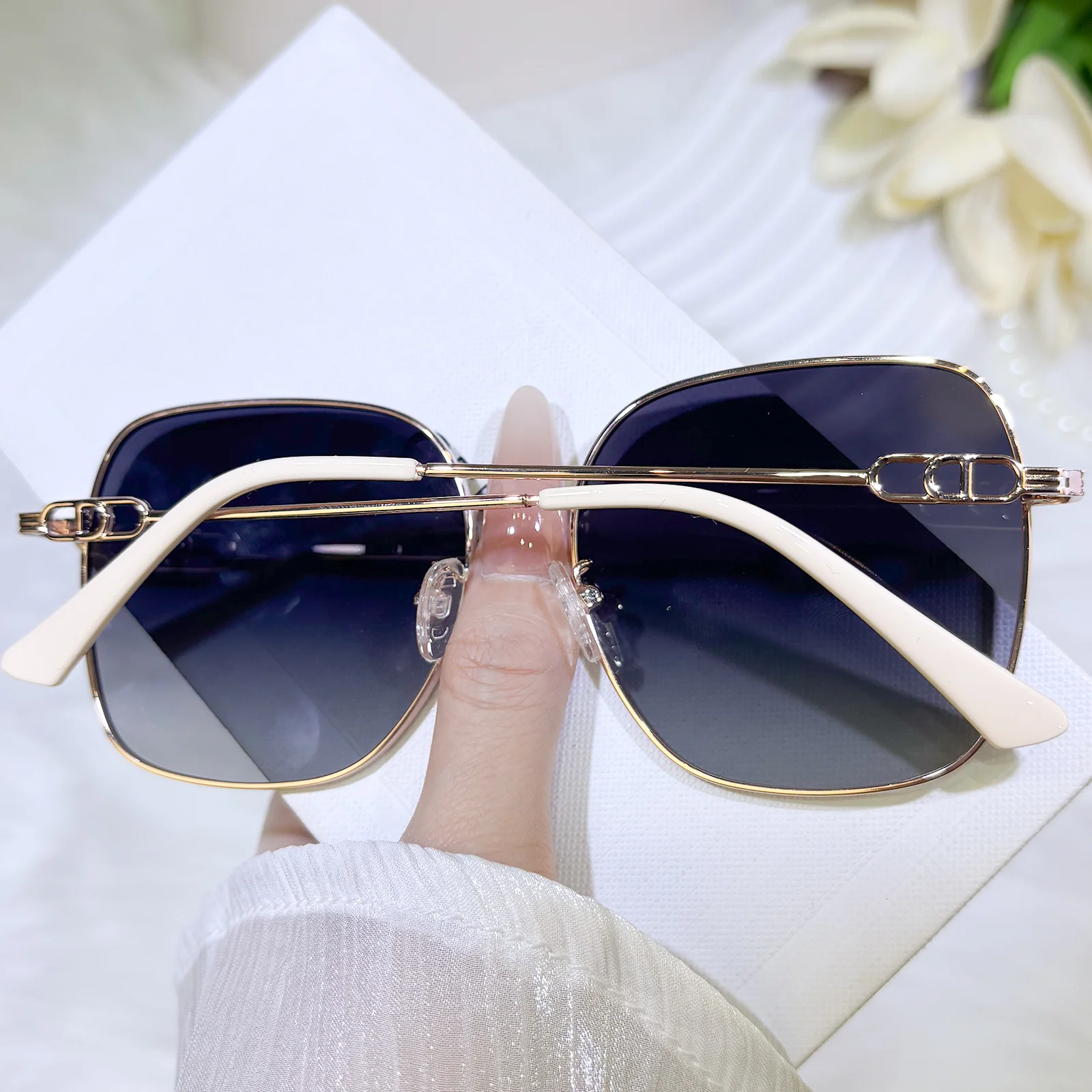 Elvire Sunglasses - Image 6