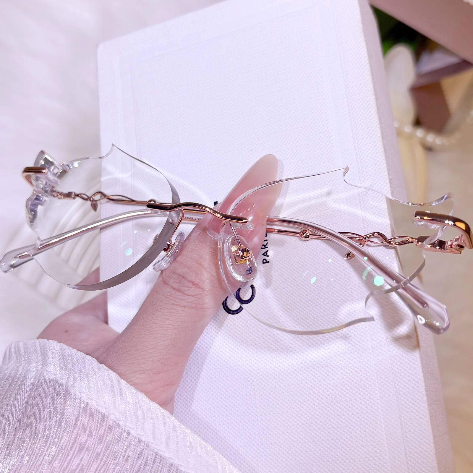 Flare Eyeglasses - Image 32