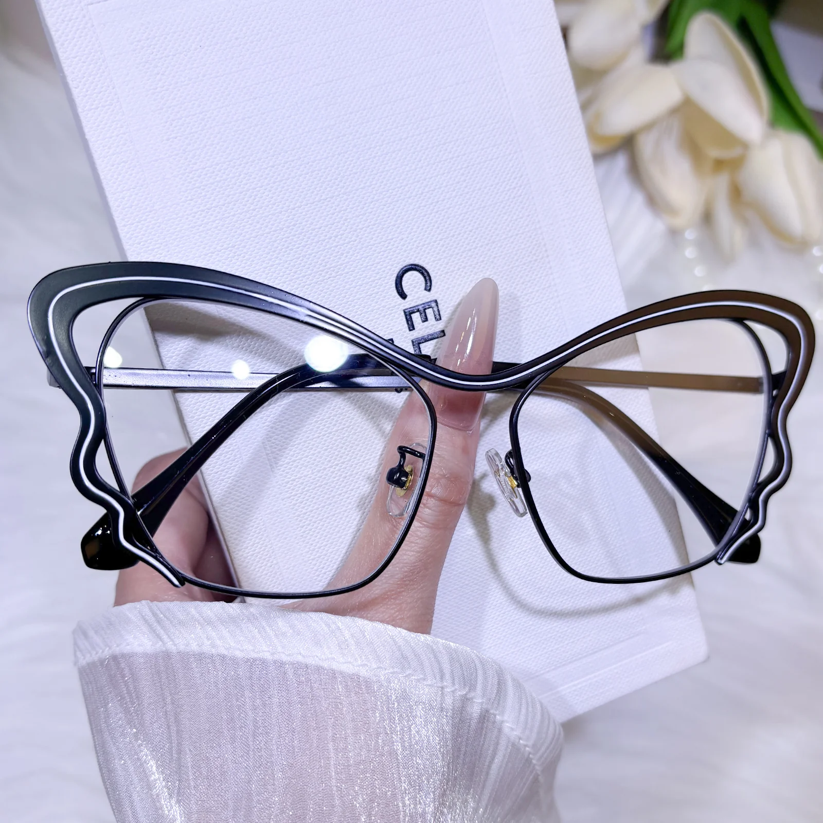 Isa Eyeglasses - Image 2