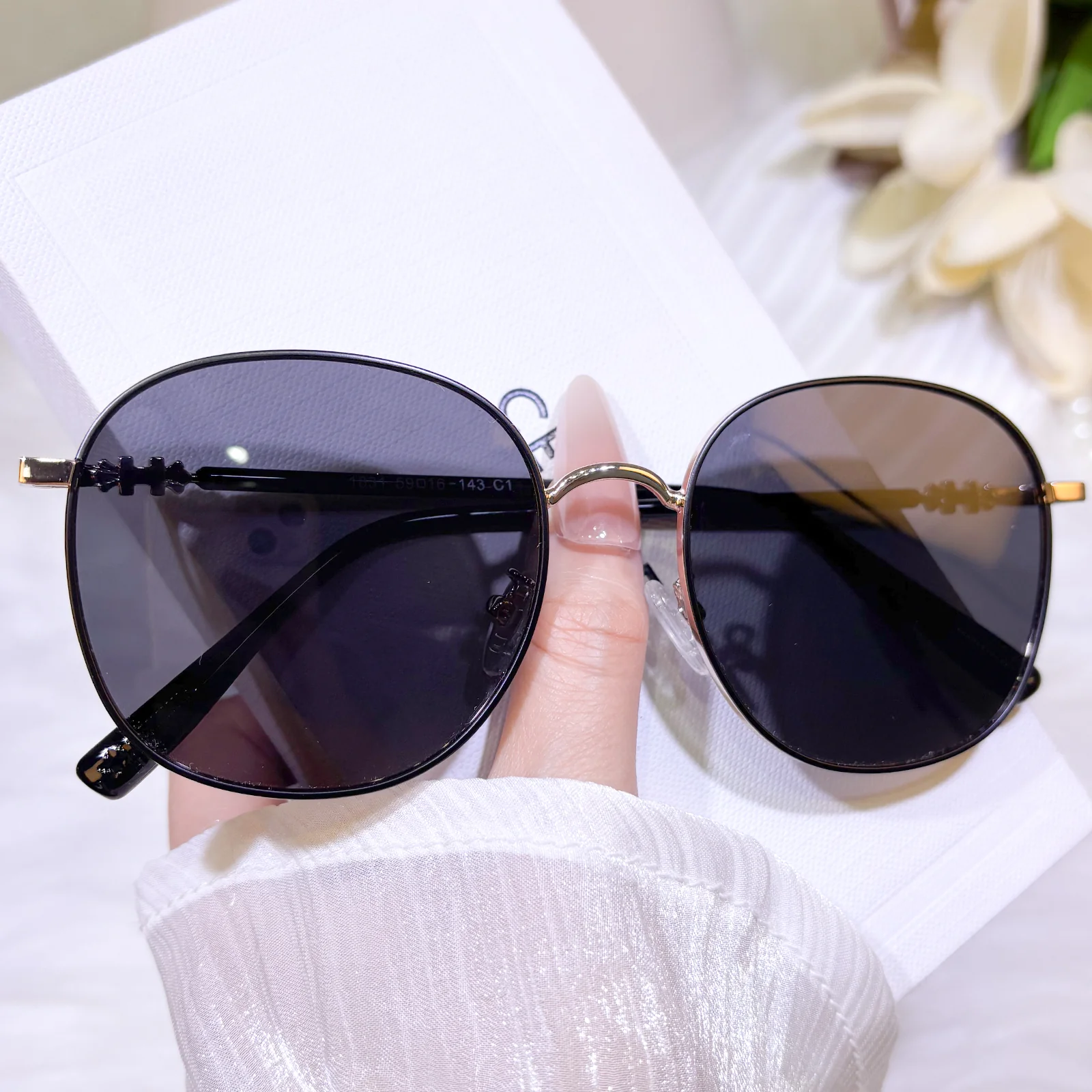 Ismara Sunglasses - Image 2