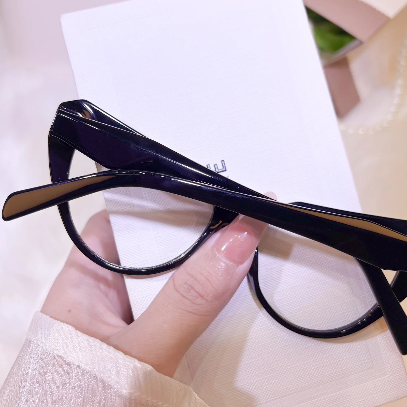 Kia Eyeglasses - Image 5