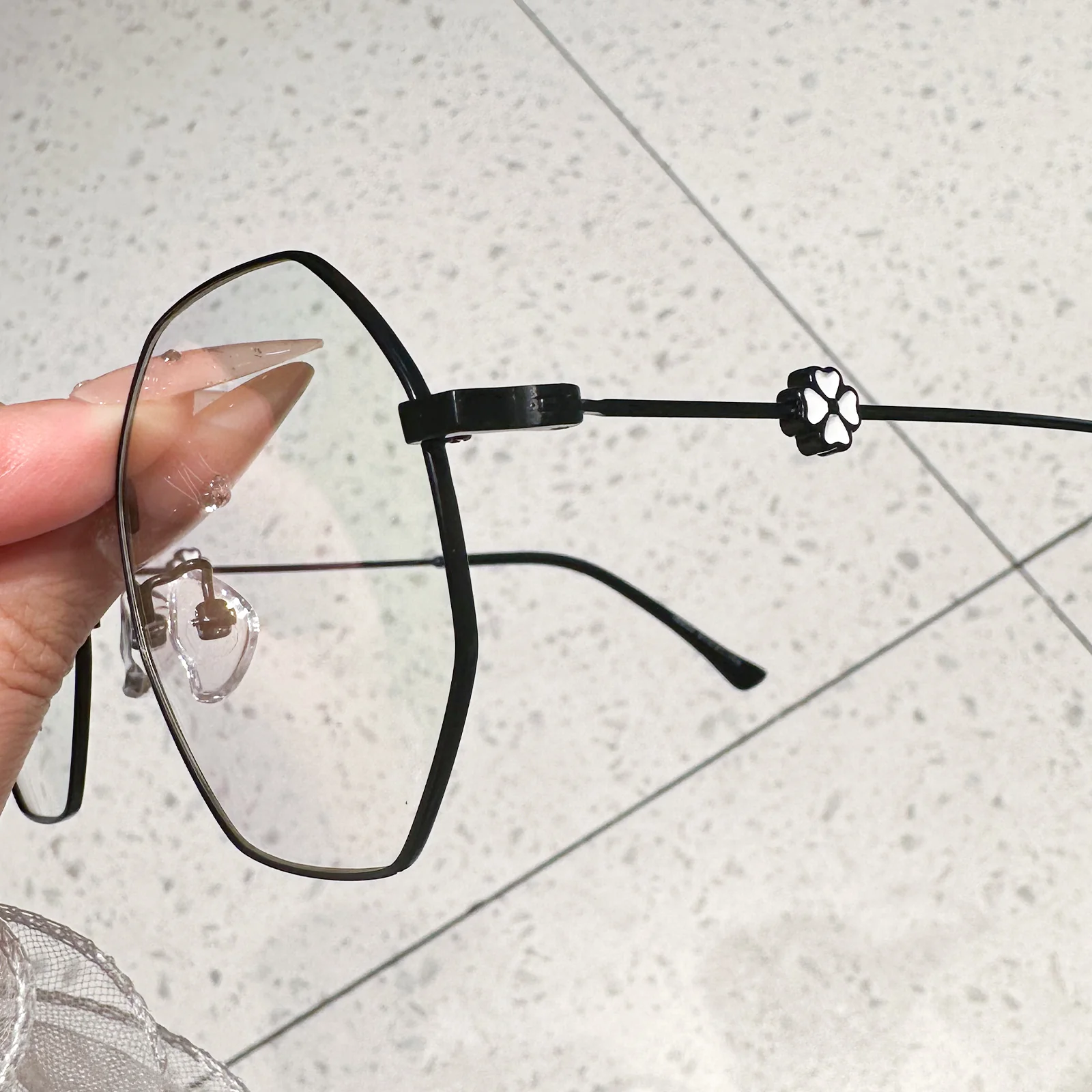 Linda Eyeglasses - Image 12