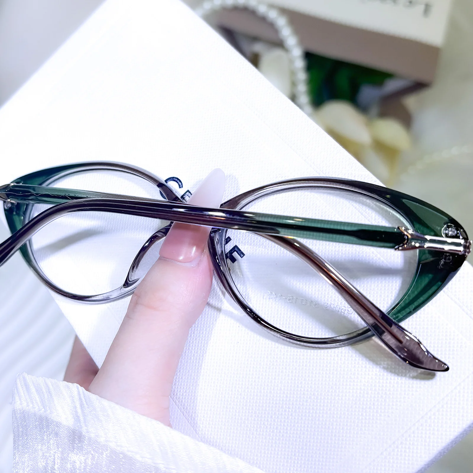 Lynra Eyeglasses - Image 12