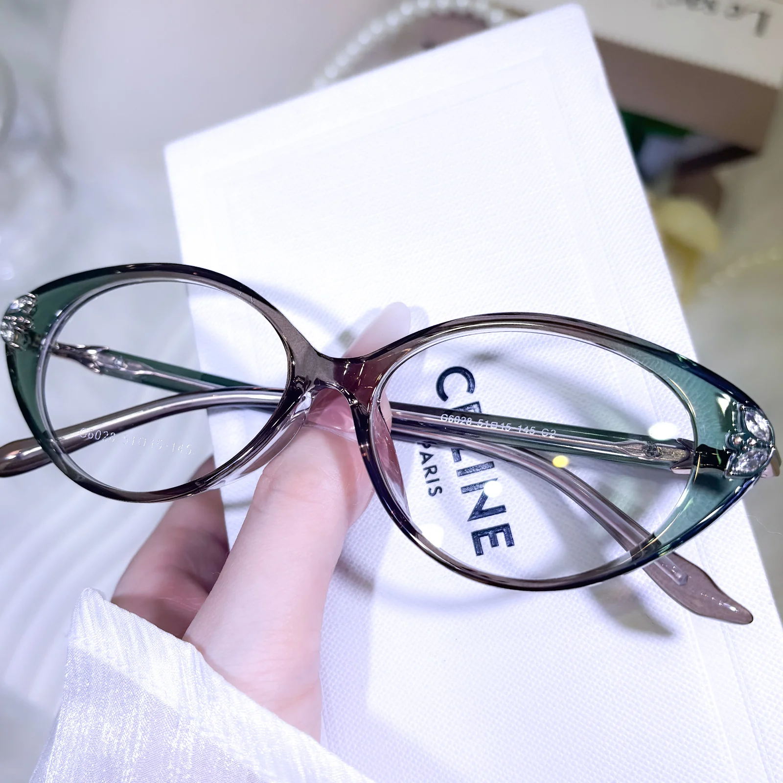Lynra Eyeglasses - Image 9