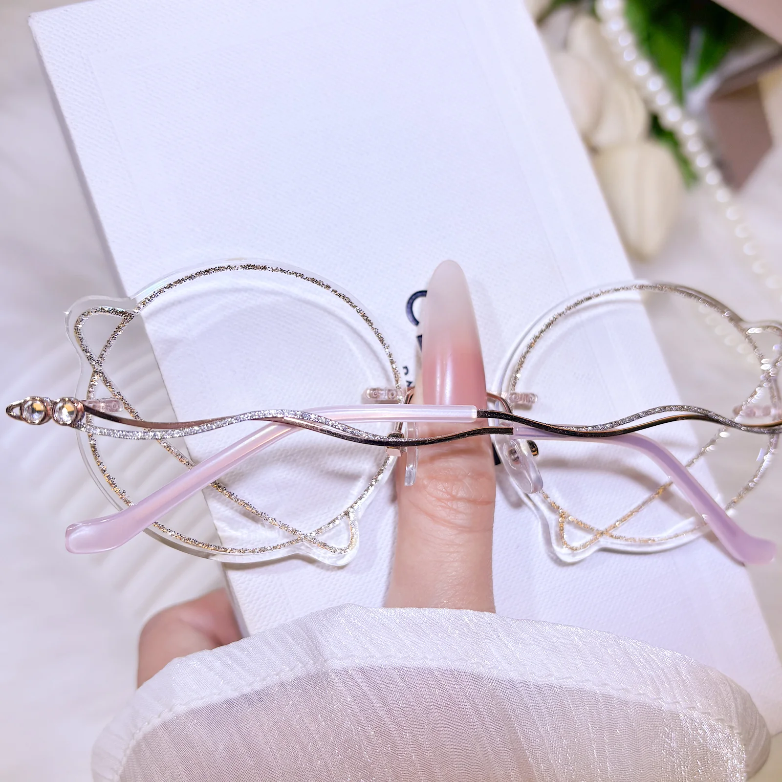Milky Eyeglasses - Image 15