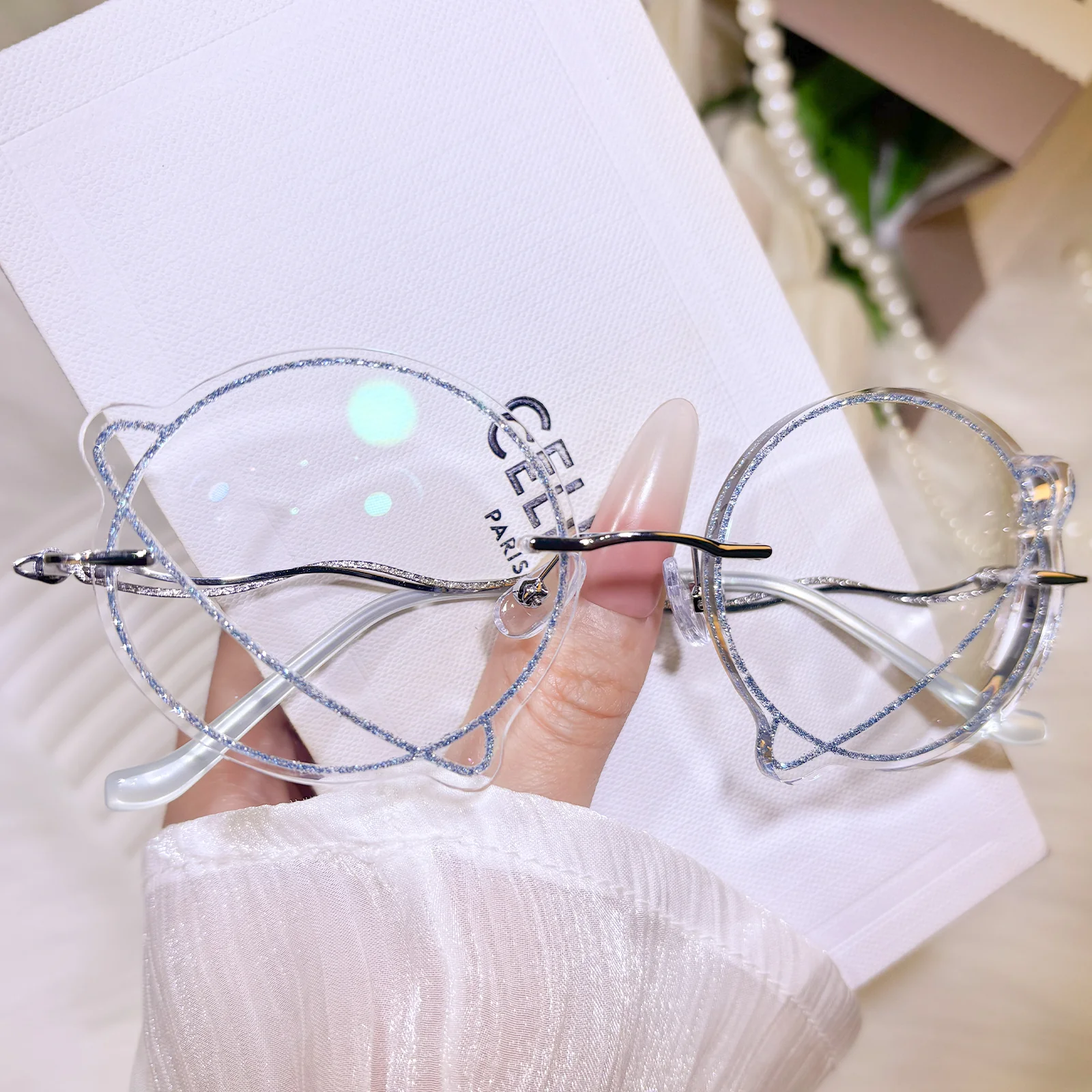 Milky Eyeglasses - Image 3