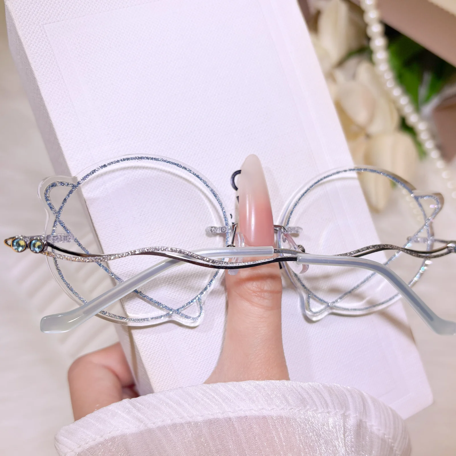 Milky Eyeglasses - Image 6