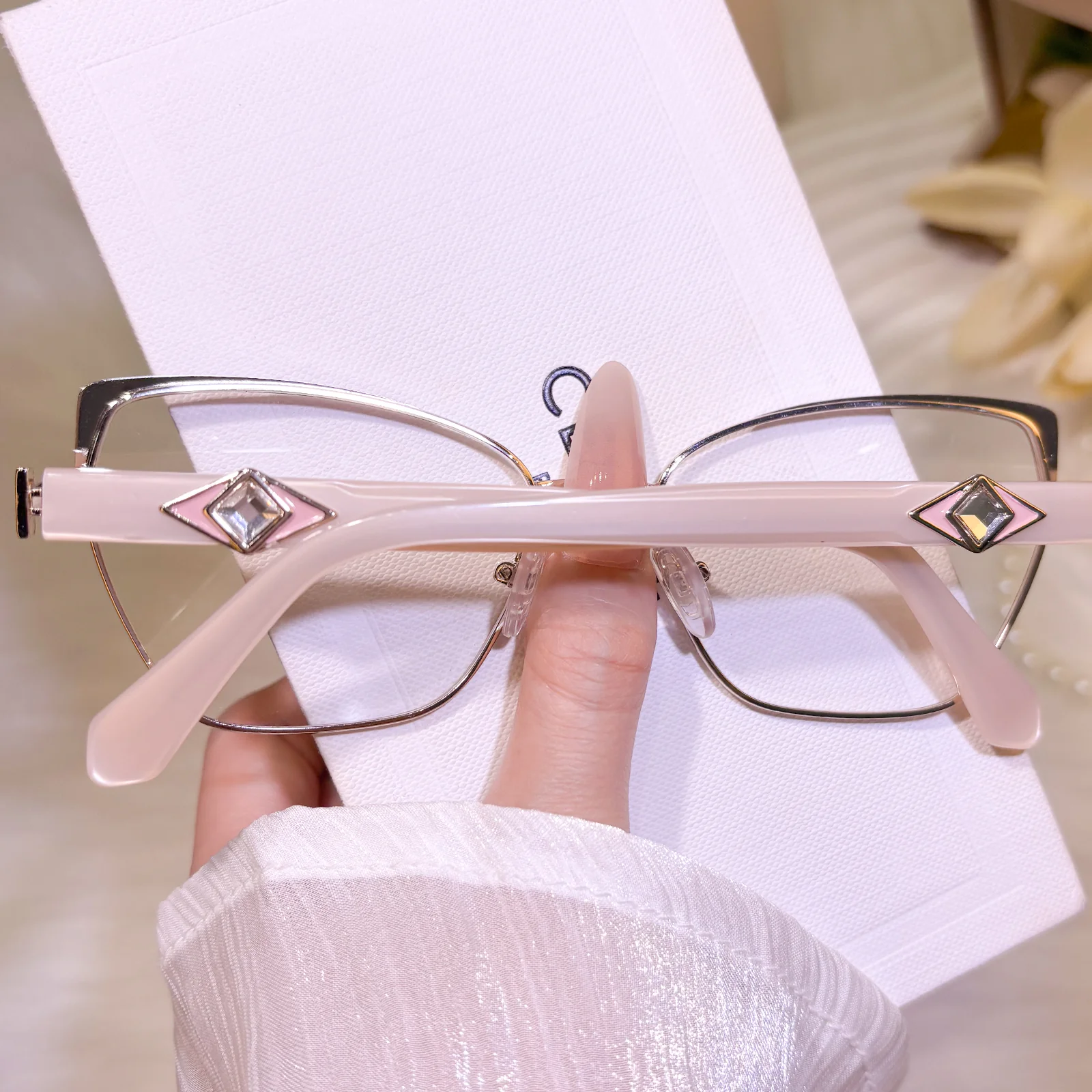 Morwen Eyeglasses - Image 11