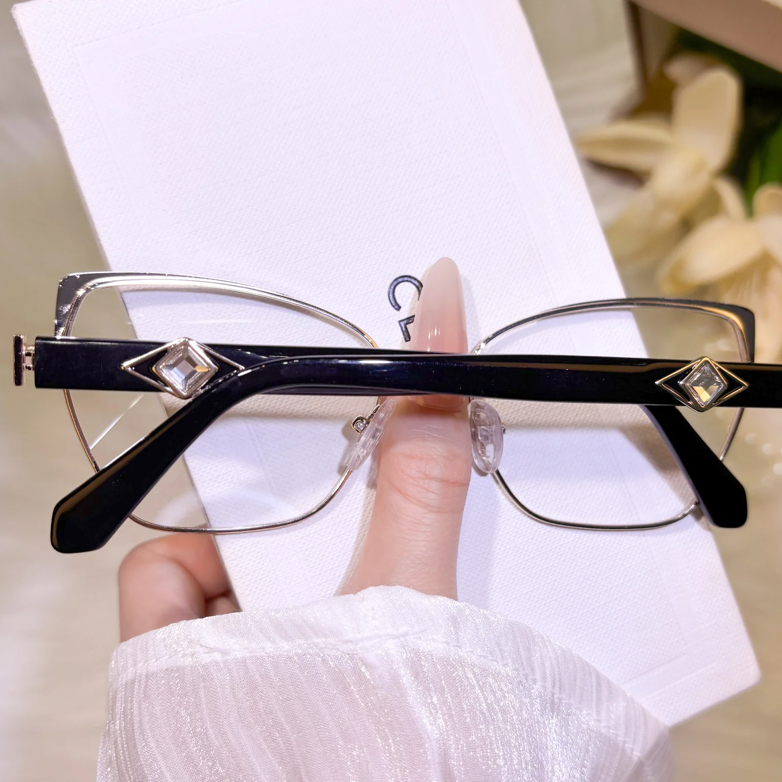 Morwen Eyeglasses - Image 5