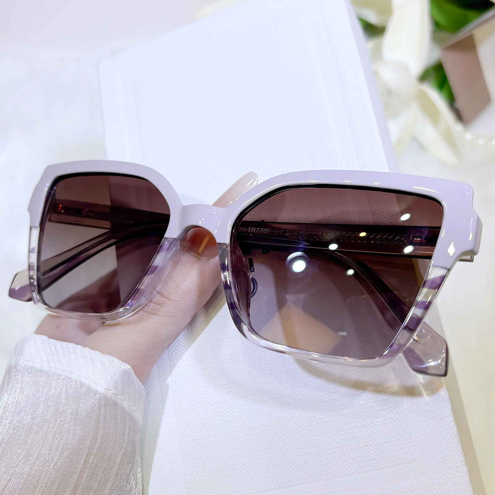 Nevie Sunglasses - Image 3