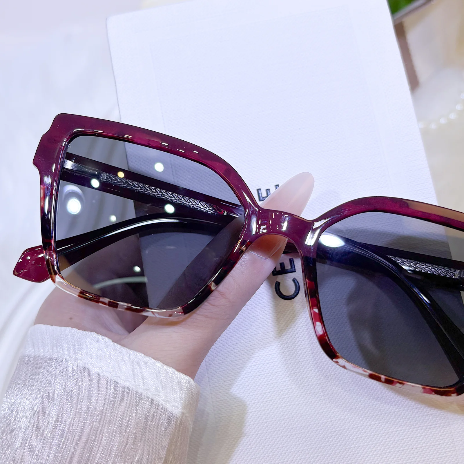 Nevie Sunglasses - Image 9