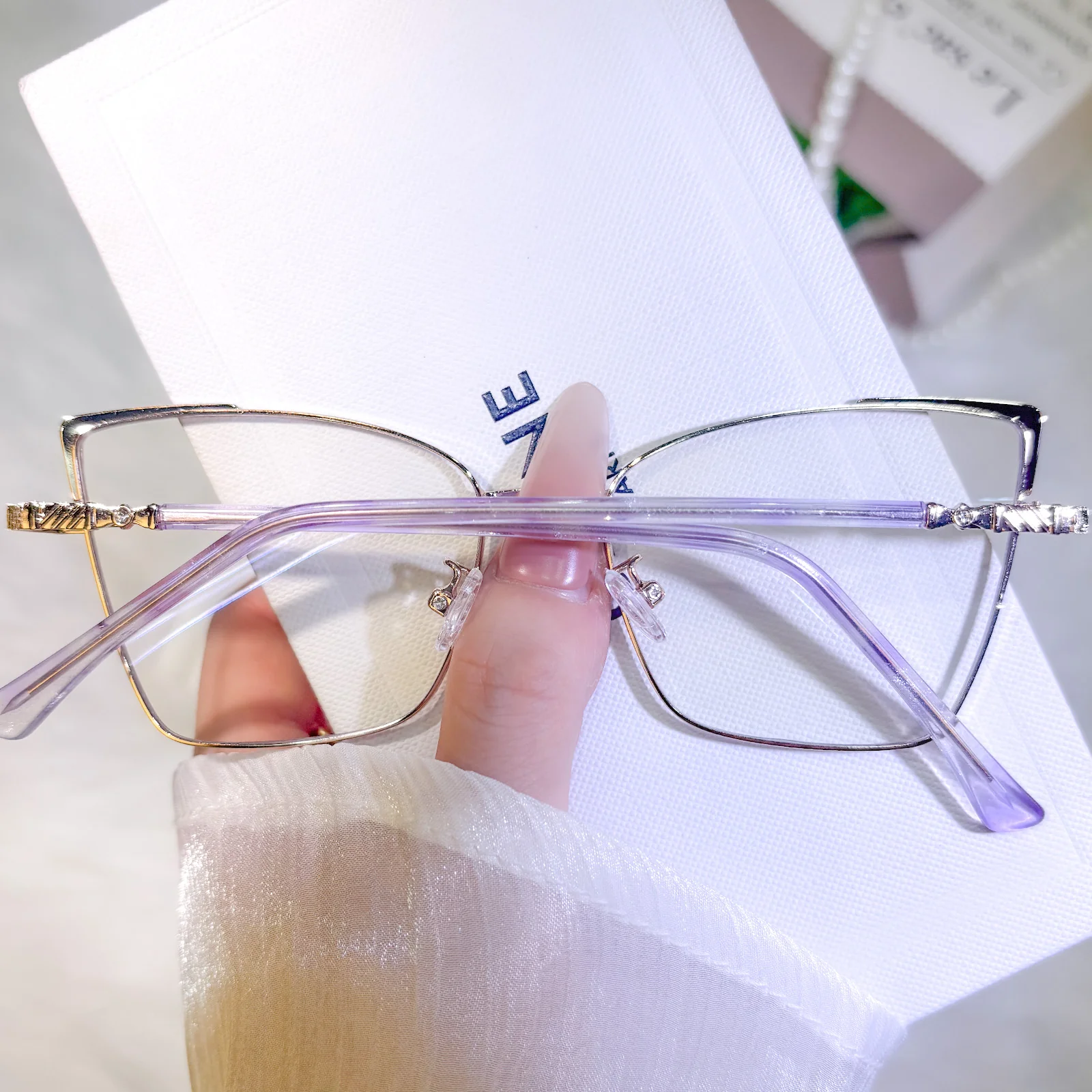 Noor Eyeglasses - Image 10