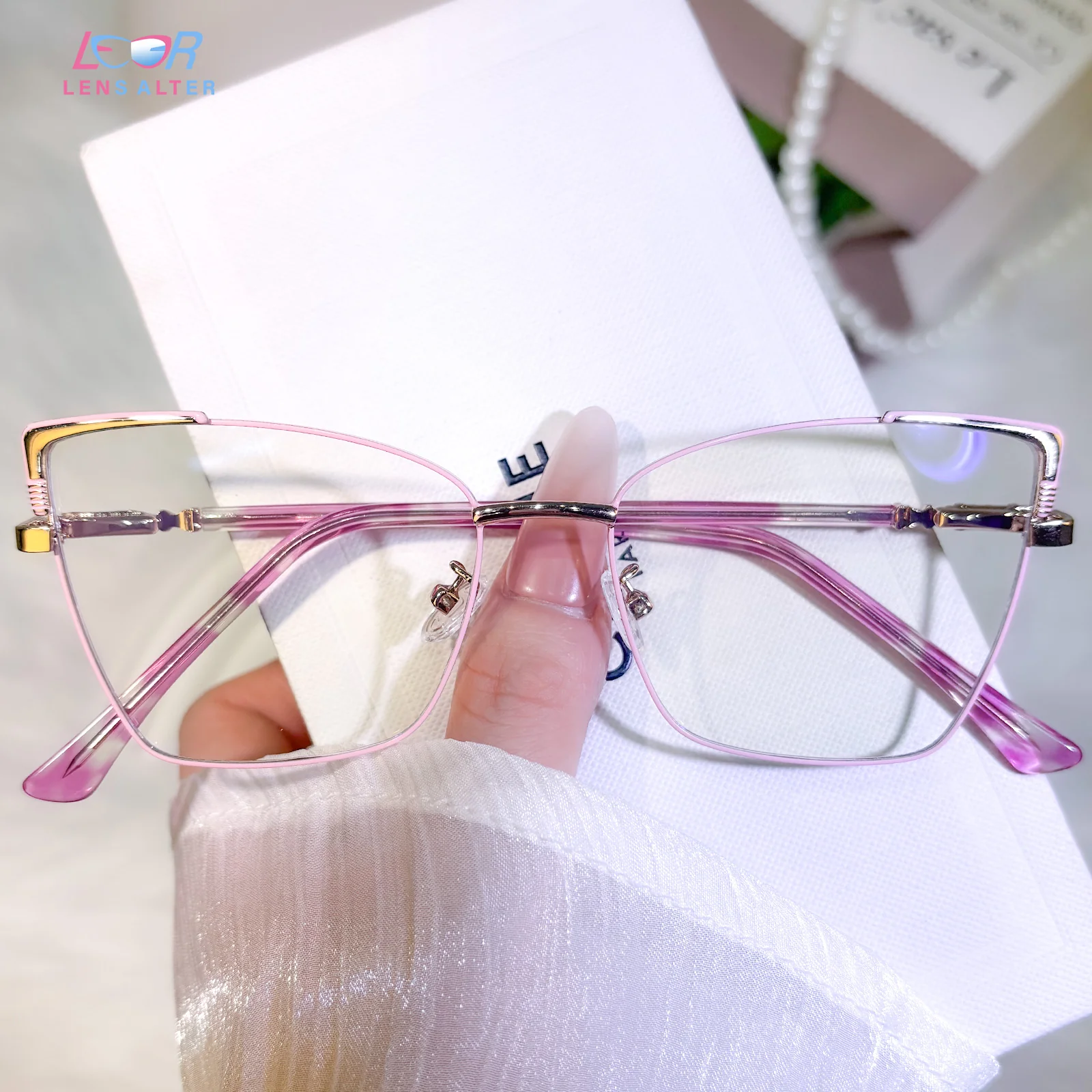 Noor Eyeglasses - Image 13