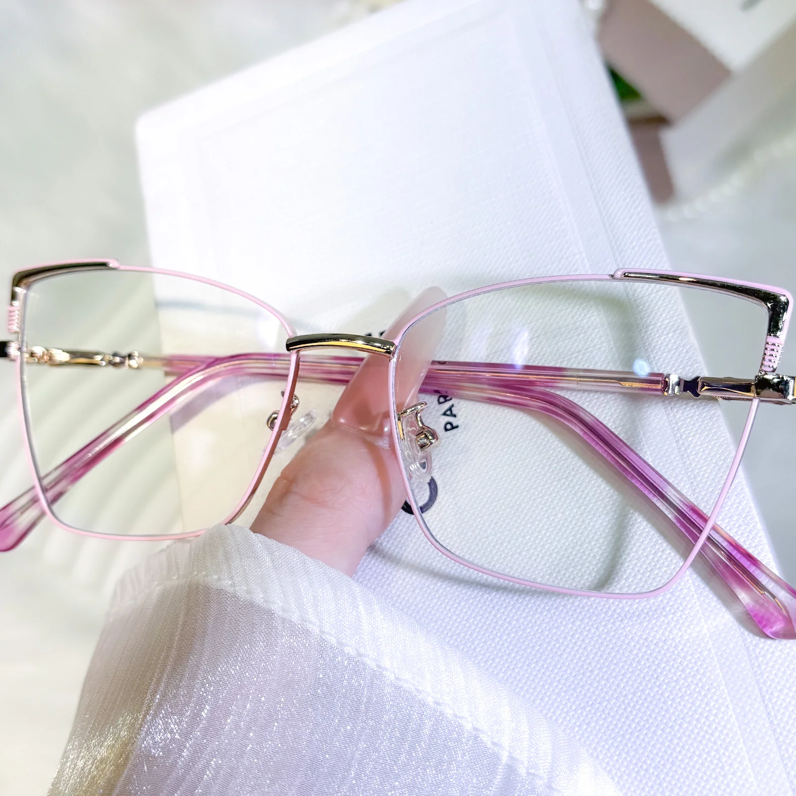 Noor Eyeglasses - Image 15