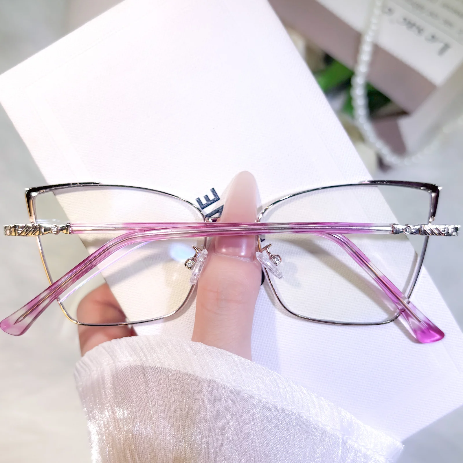 Noor Eyeglasses - Image 16