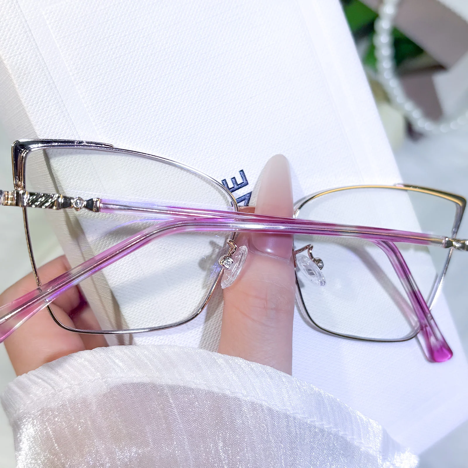 Noor Eyeglasses - Image 17