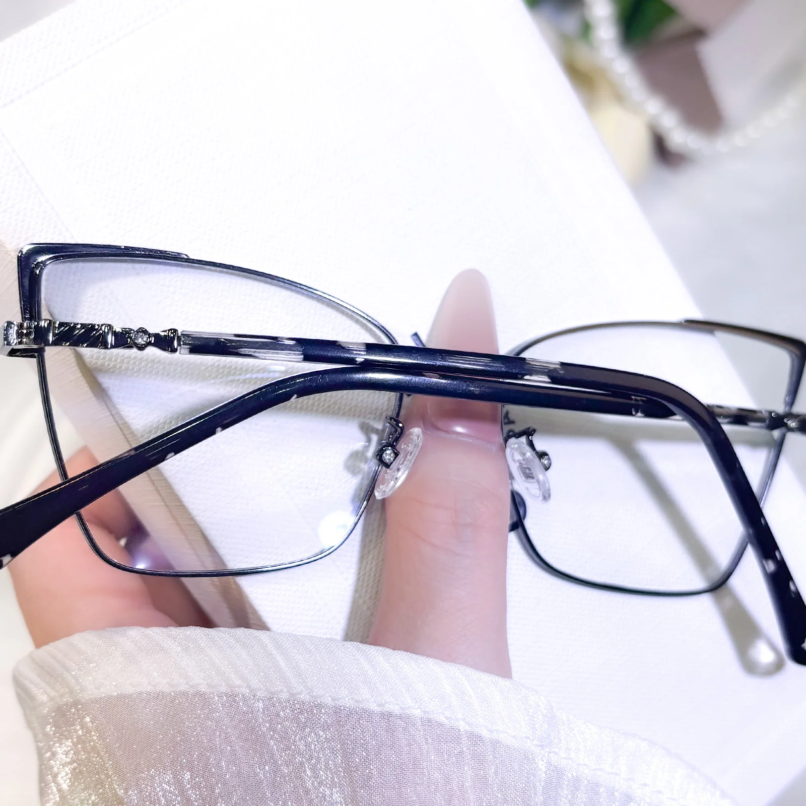 Noor Eyeglasses - Image 5
