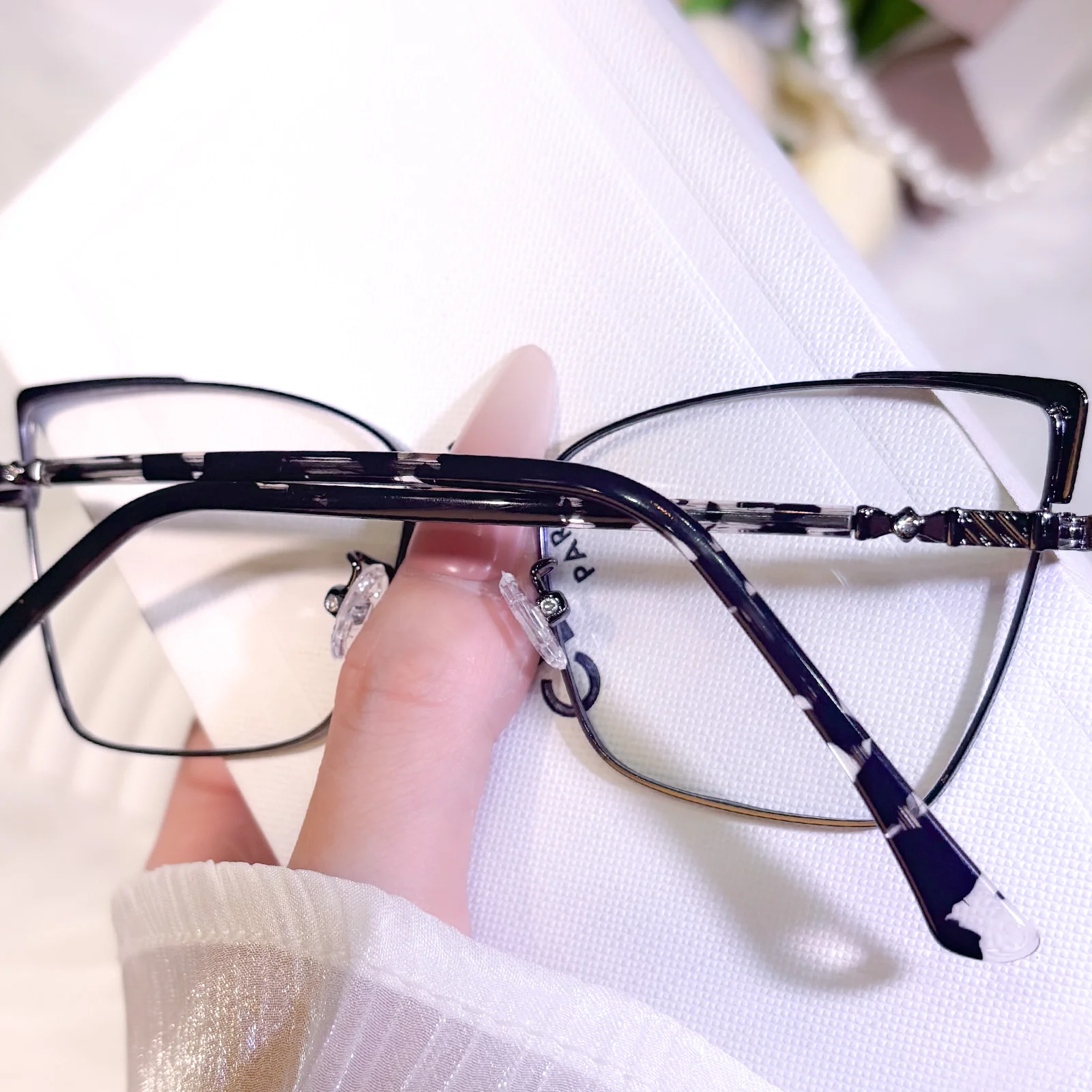 Noor Eyeglasses - Image 6