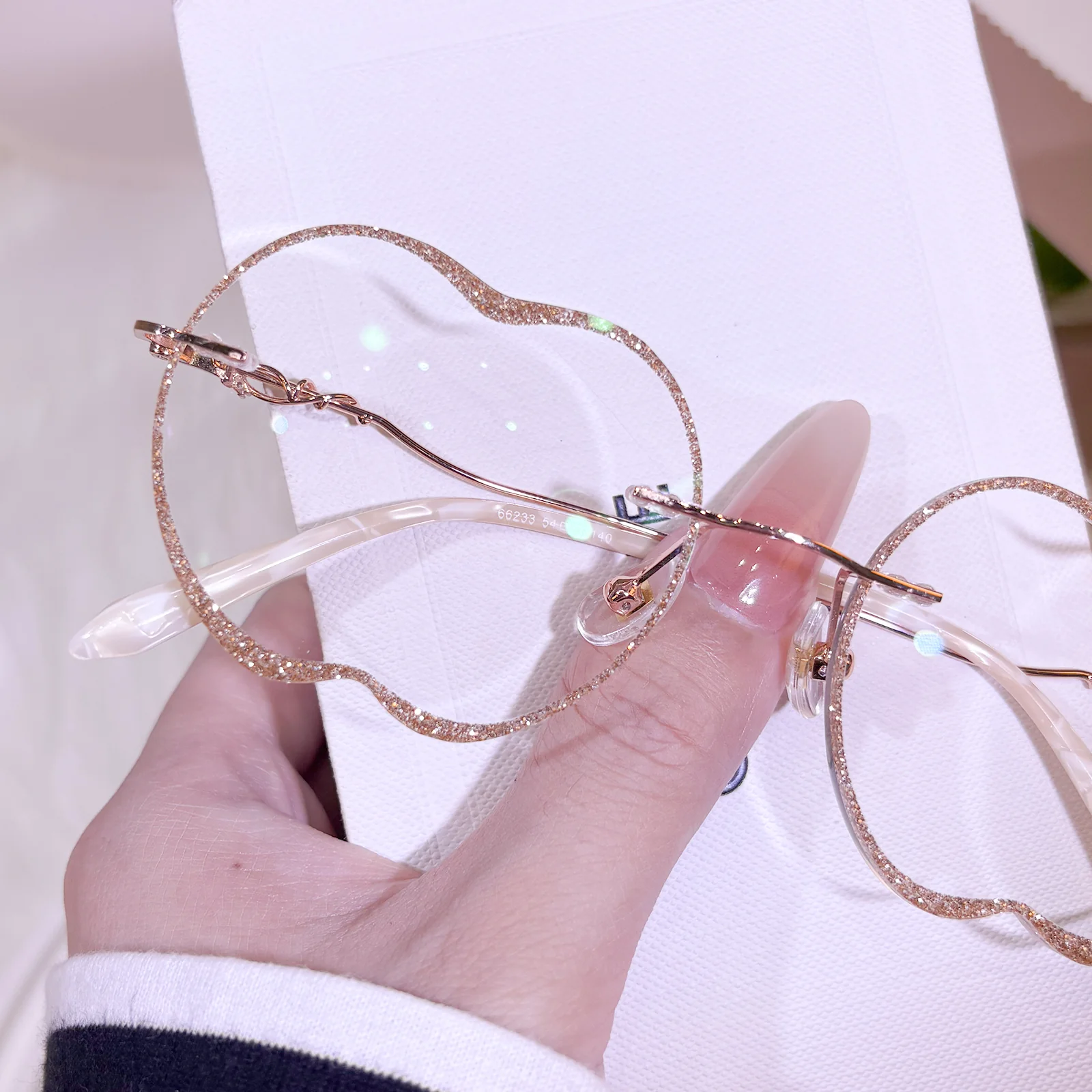 Pera Eyeglasses - Image 13