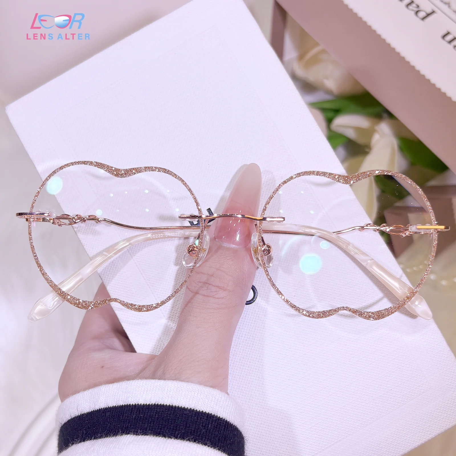 Pera Eyeglasses - Image 8