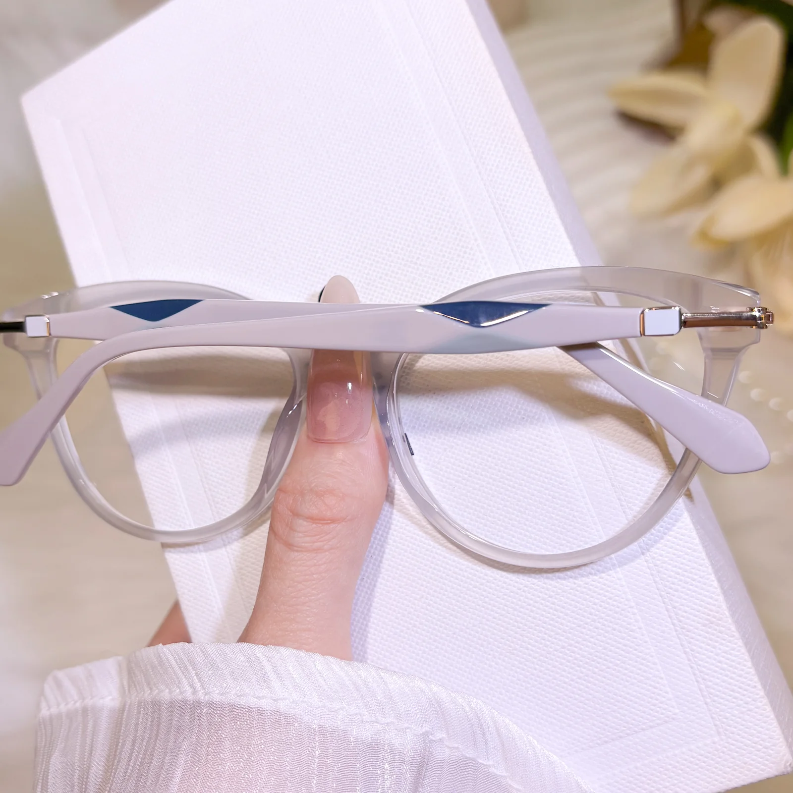 Plumeria Eyeglasses - Image 12
