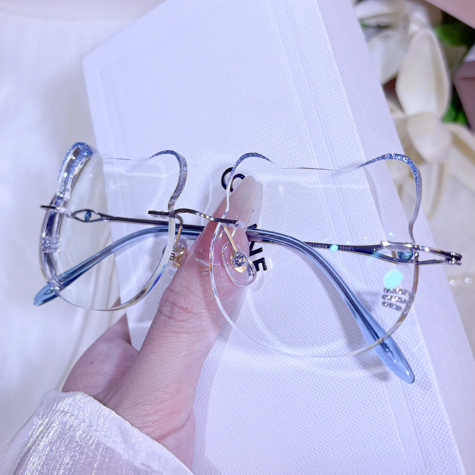 Sora Eyeglasses - Image 6