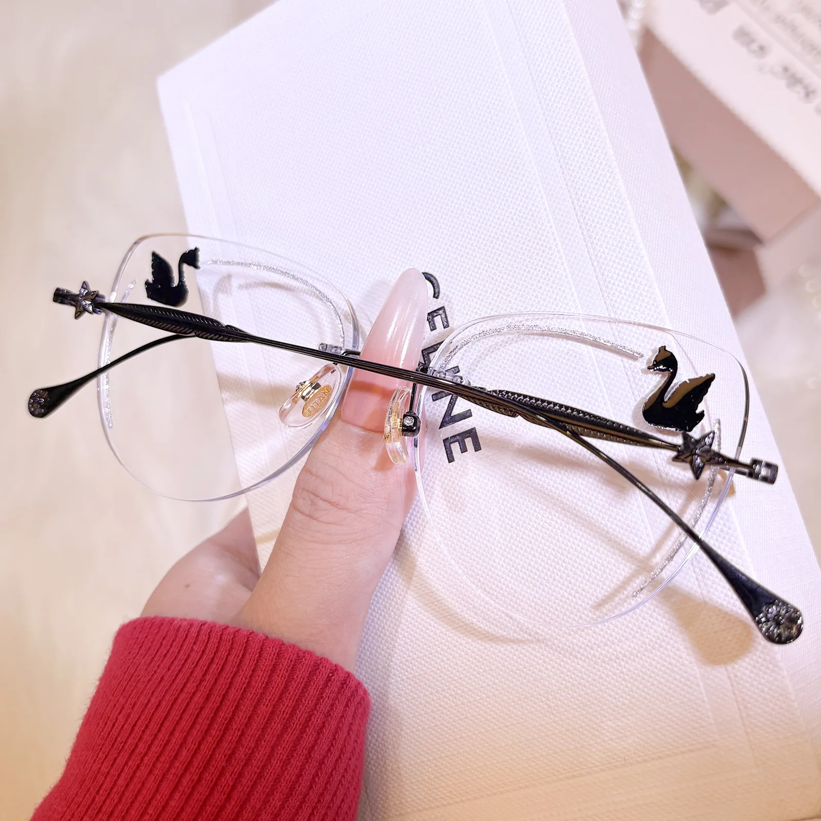 Swan Eyeglasses - Image 4