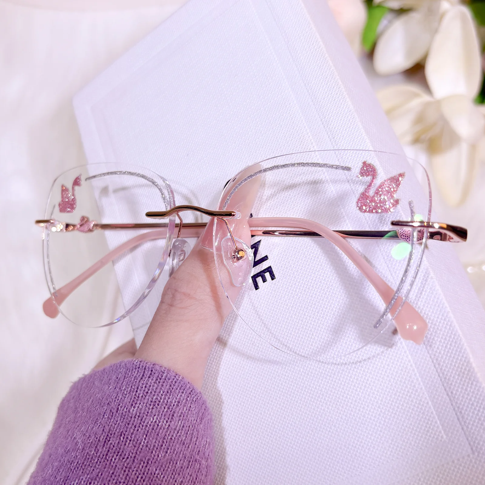 Swan Eyeglasses - Image 9