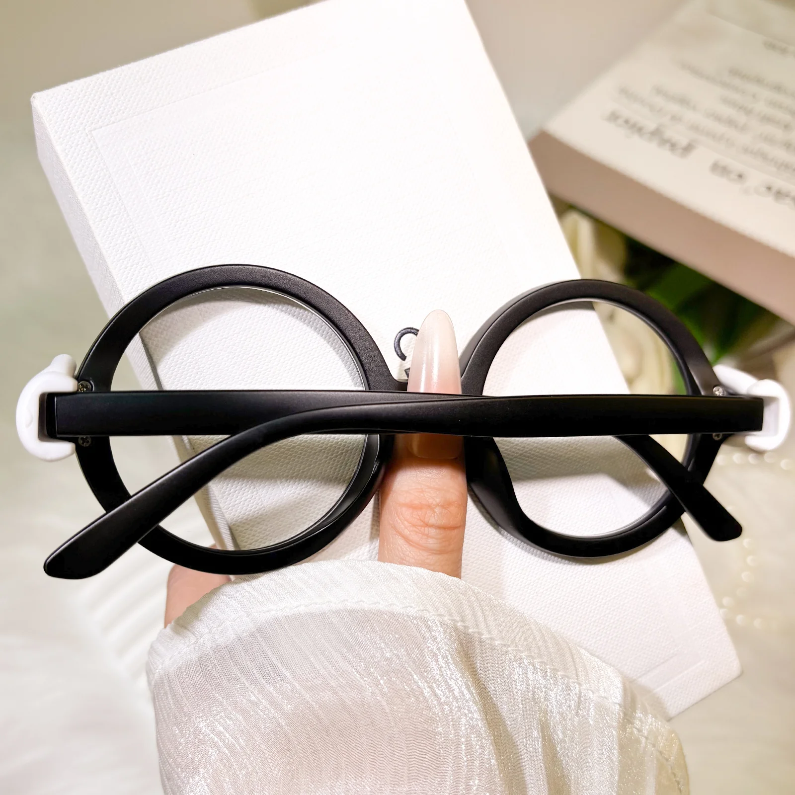 Thum Eyeglasses - Image 5