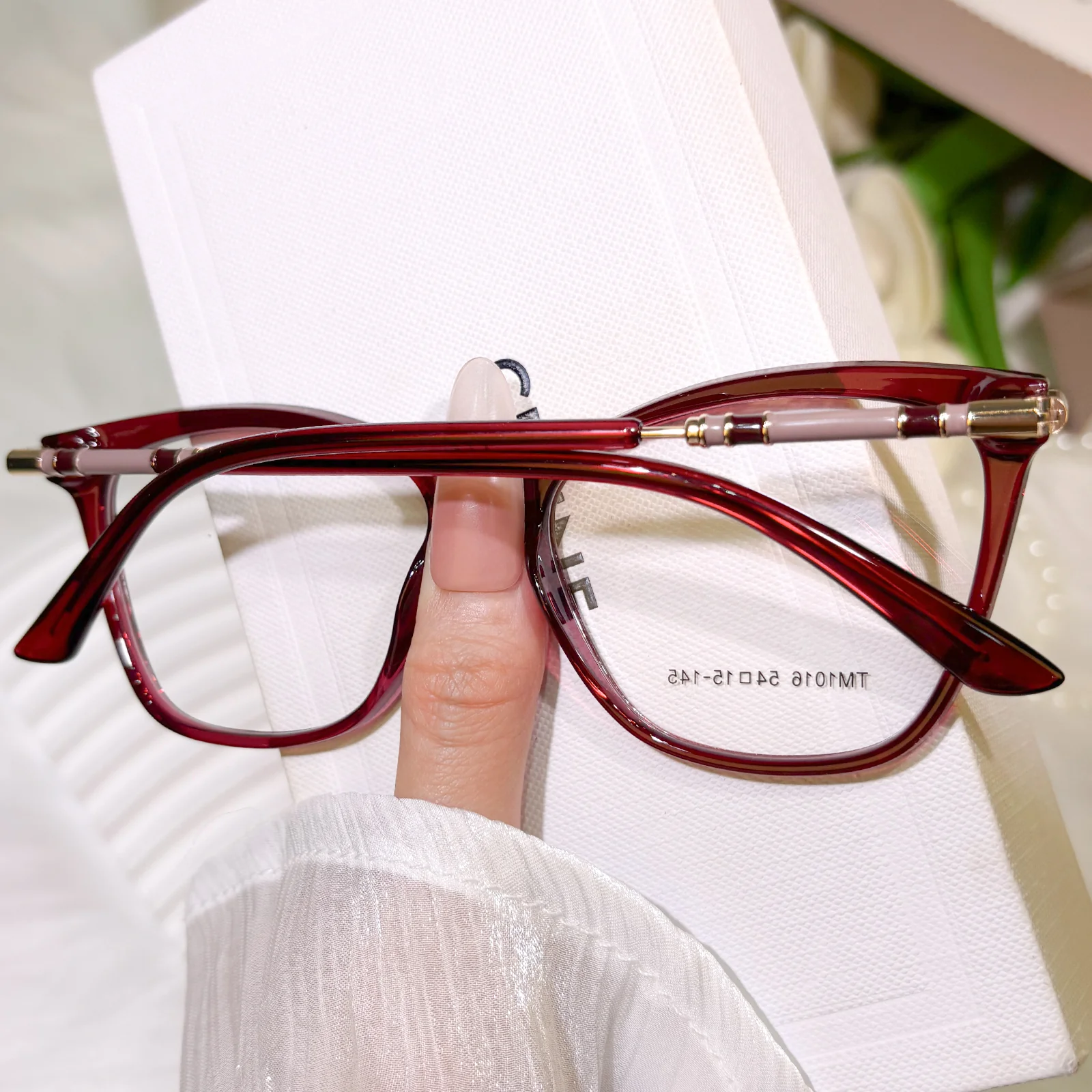 Tunny Eyeglasses - Image 12
