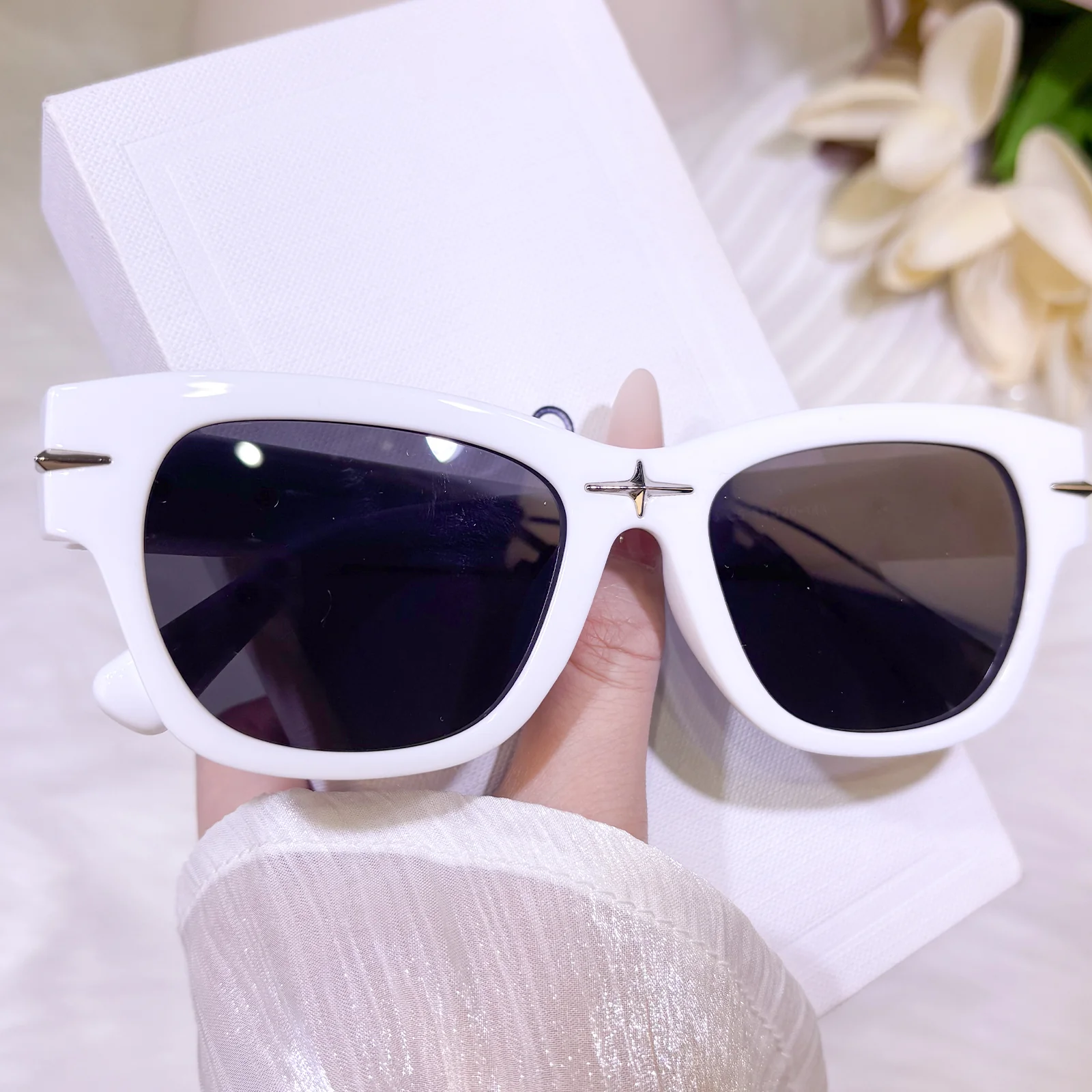 Velae Sunglasses - Image 2