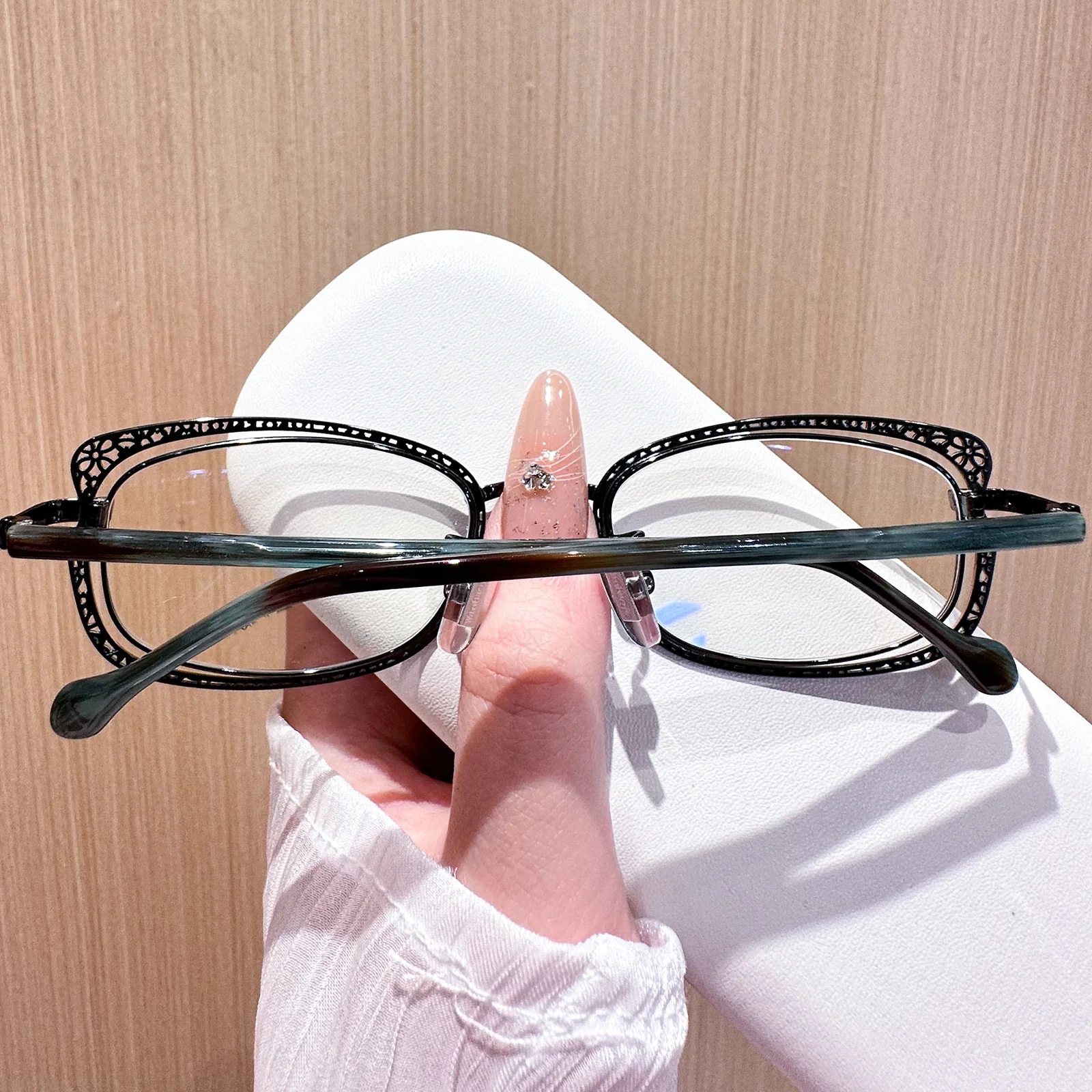 Victoria Eyeglasses - Image 9