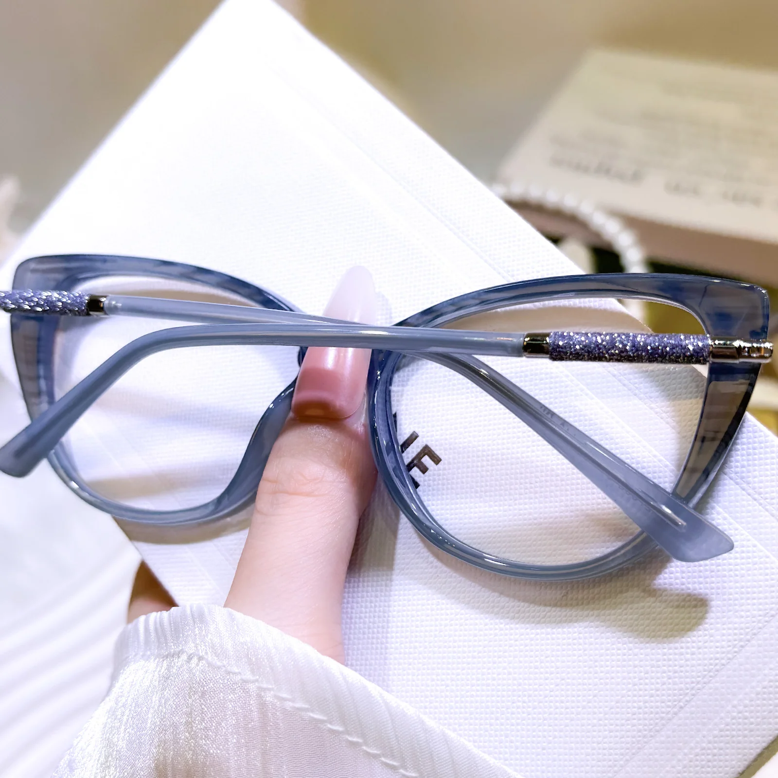 Vixia Eyeglasses - Image 12