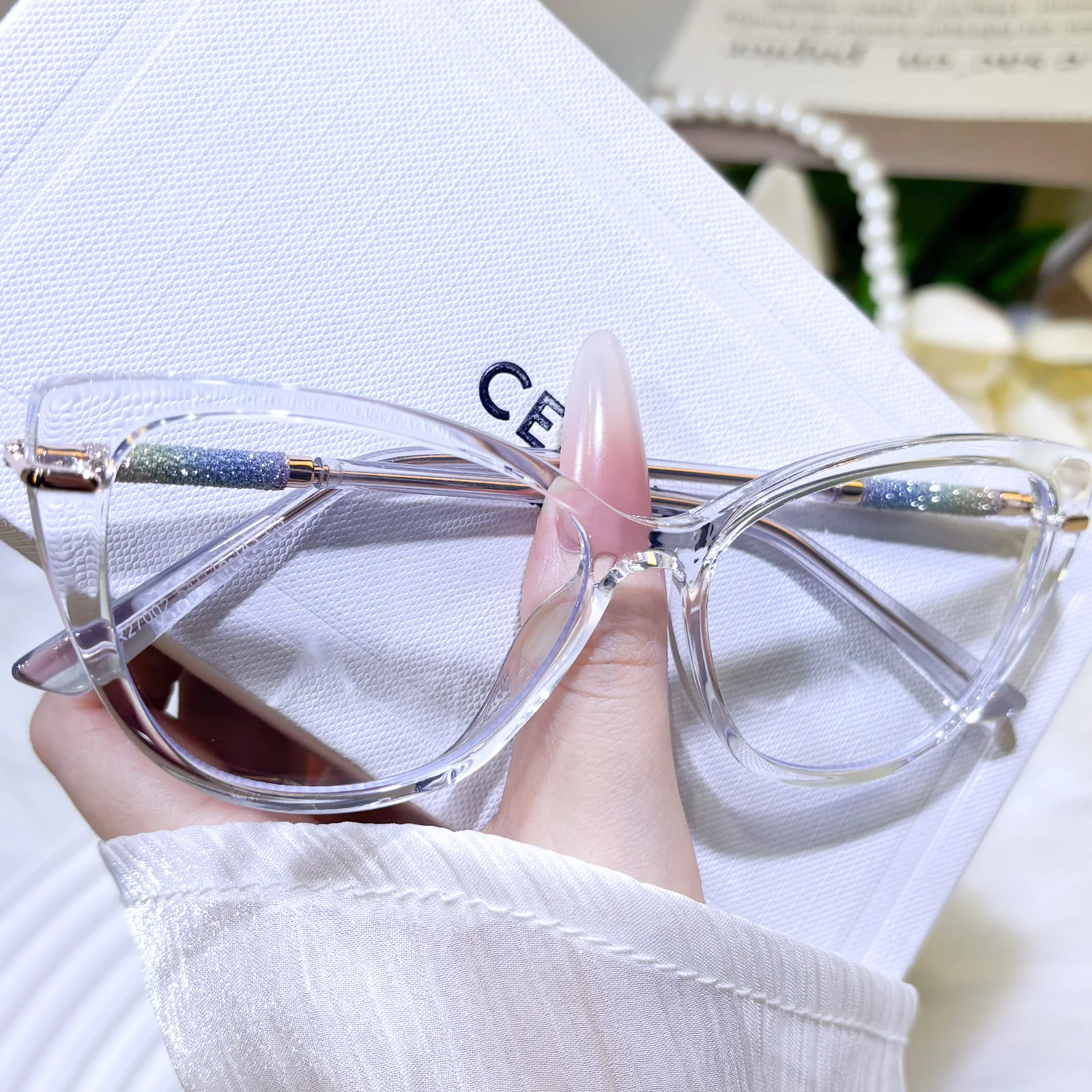 Vixia Eyeglasses - Image 2