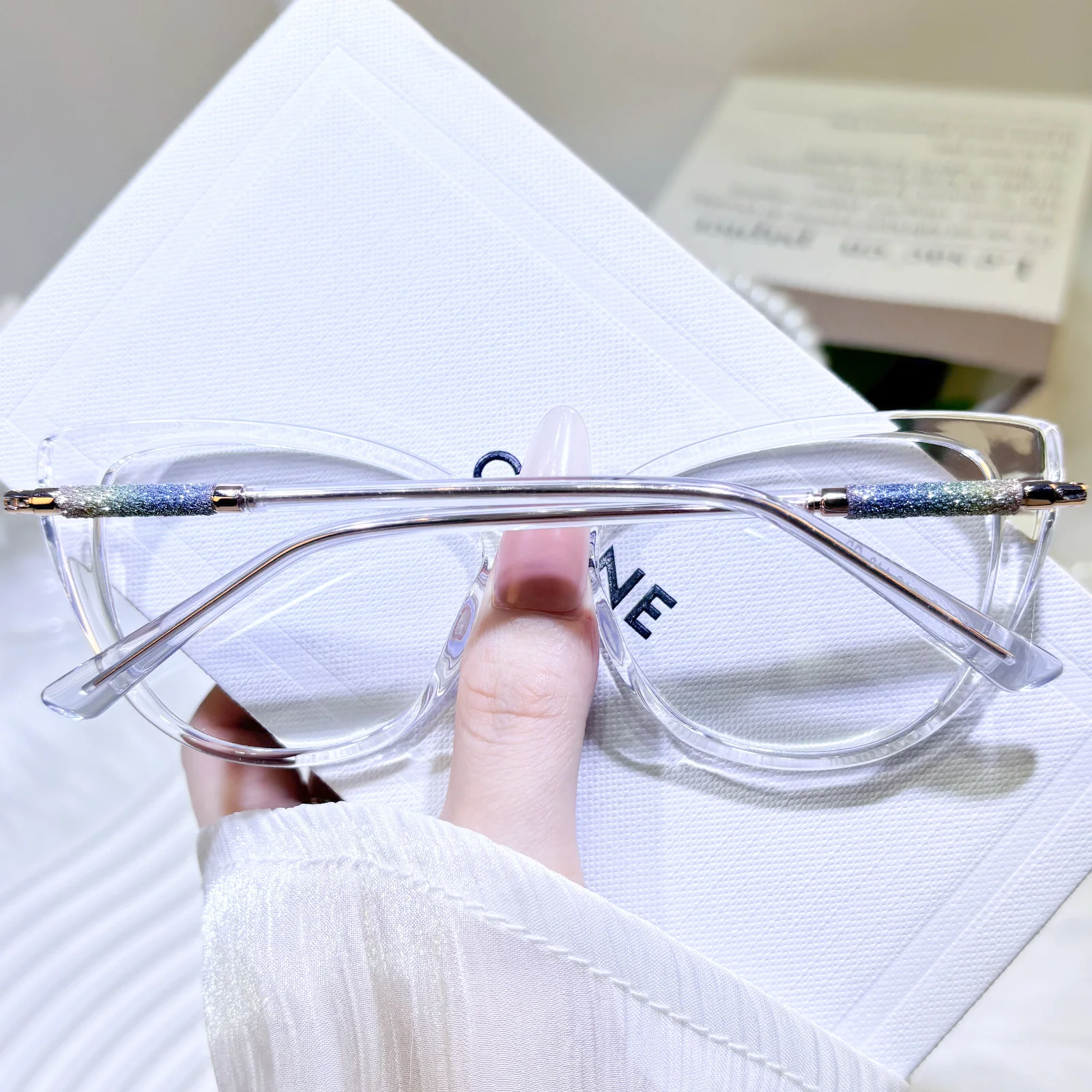 Vixia Eyeglasses - Image 4