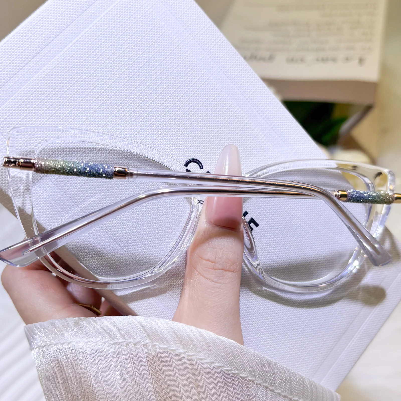 Vixia Eyeglasses - Image 5