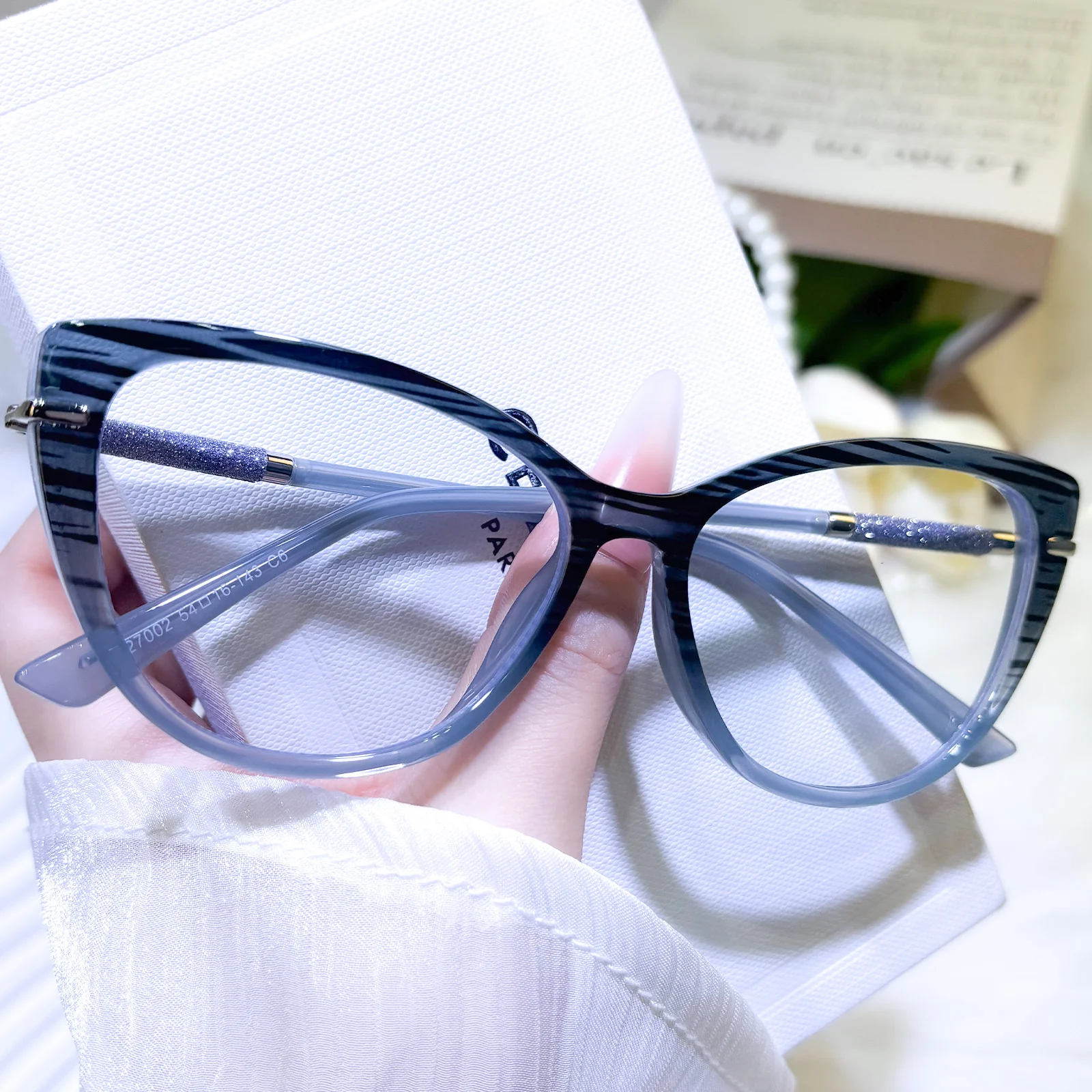 Vixia Eyeglasses - Image 8