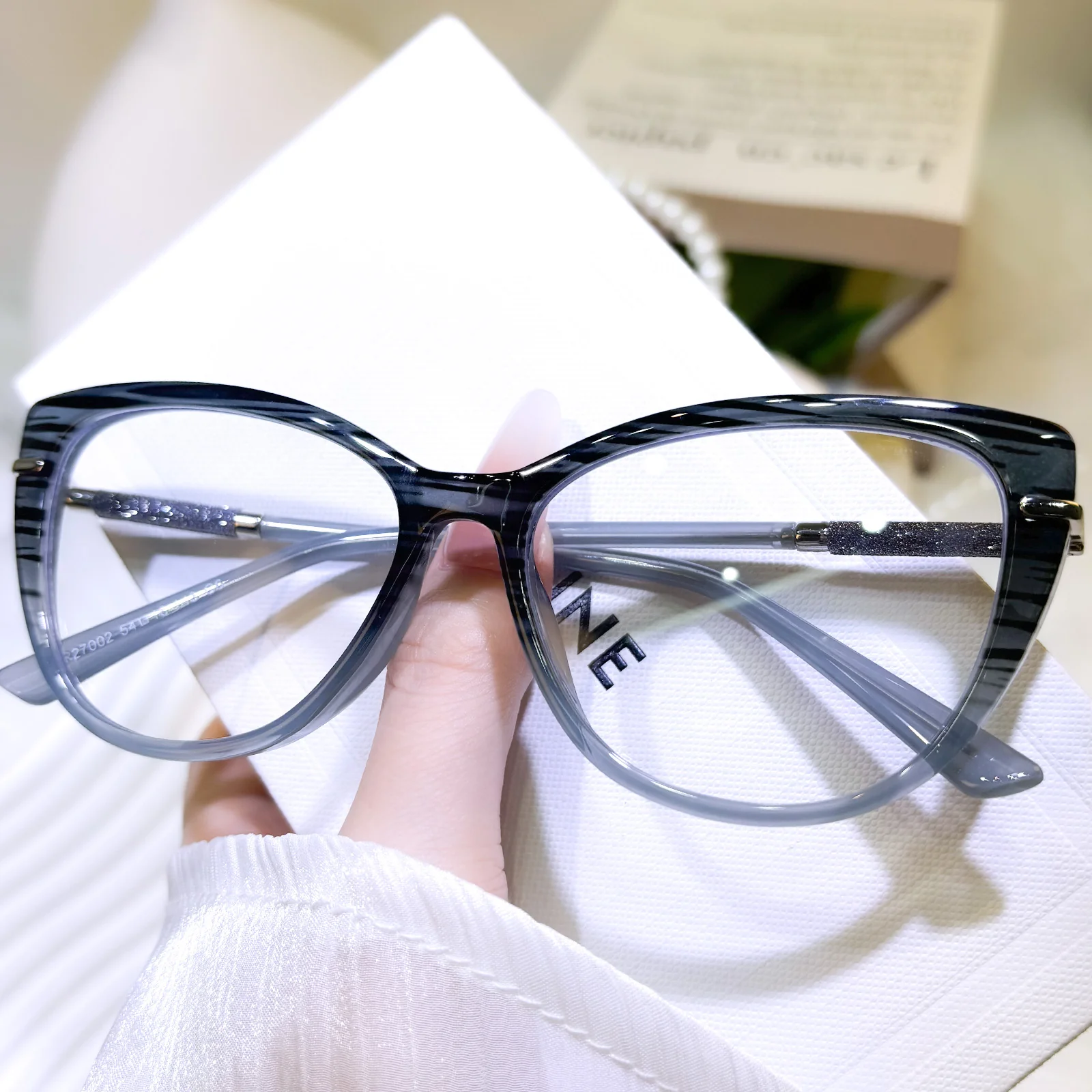 Vixia Eyeglasses - Image 9