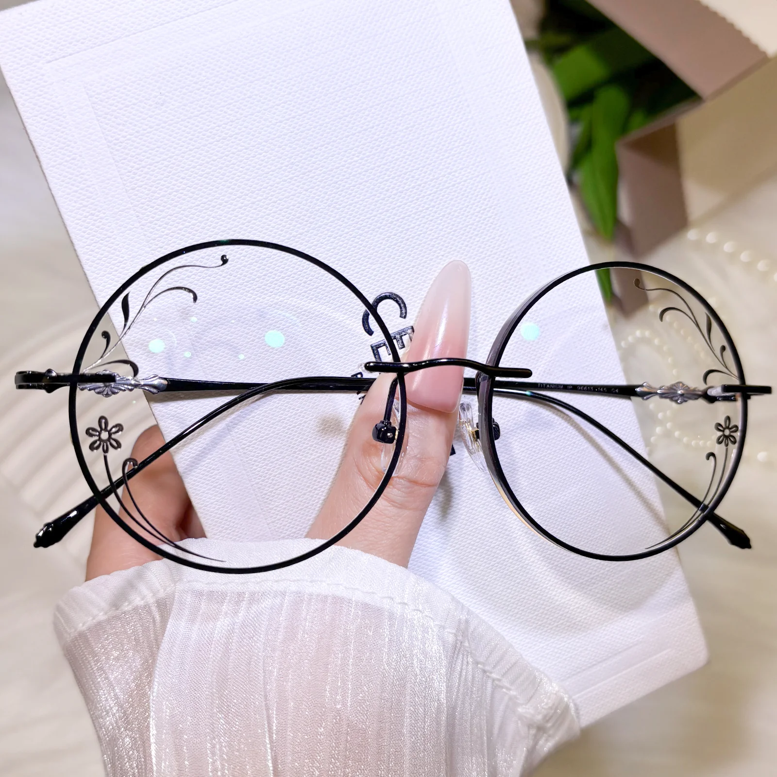 Willow Eyeglasses - Image 13